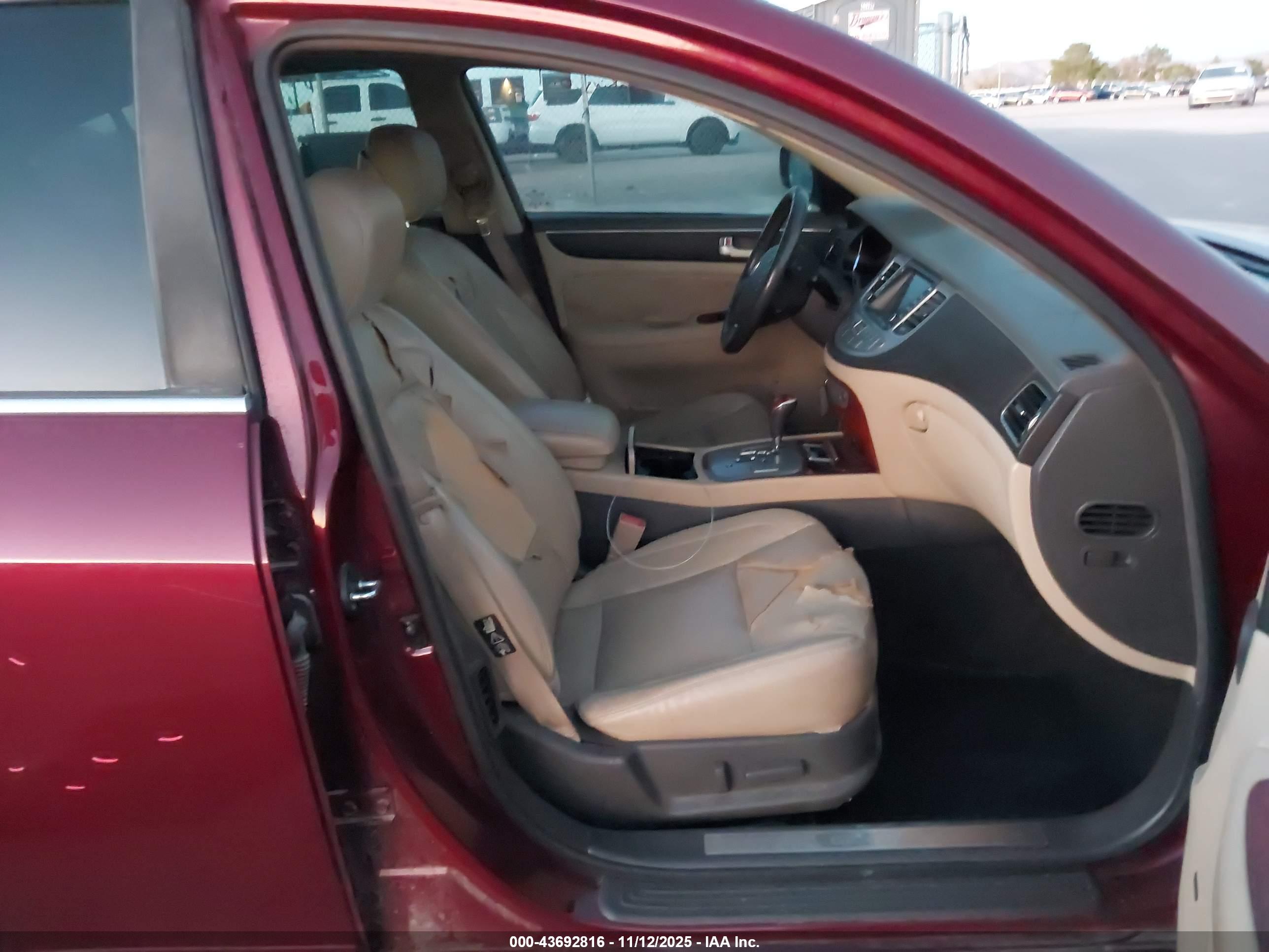 HYUNDAI GENESIS image 5