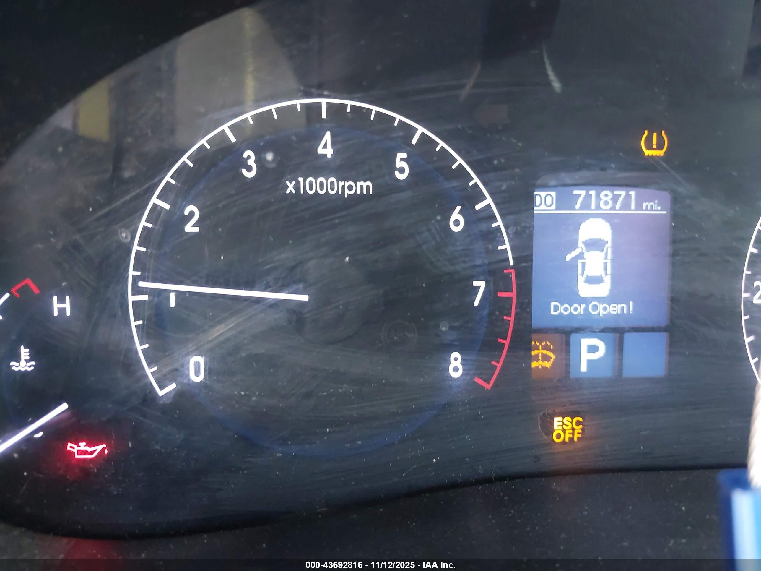 HYUNDAI GENESIS image 7