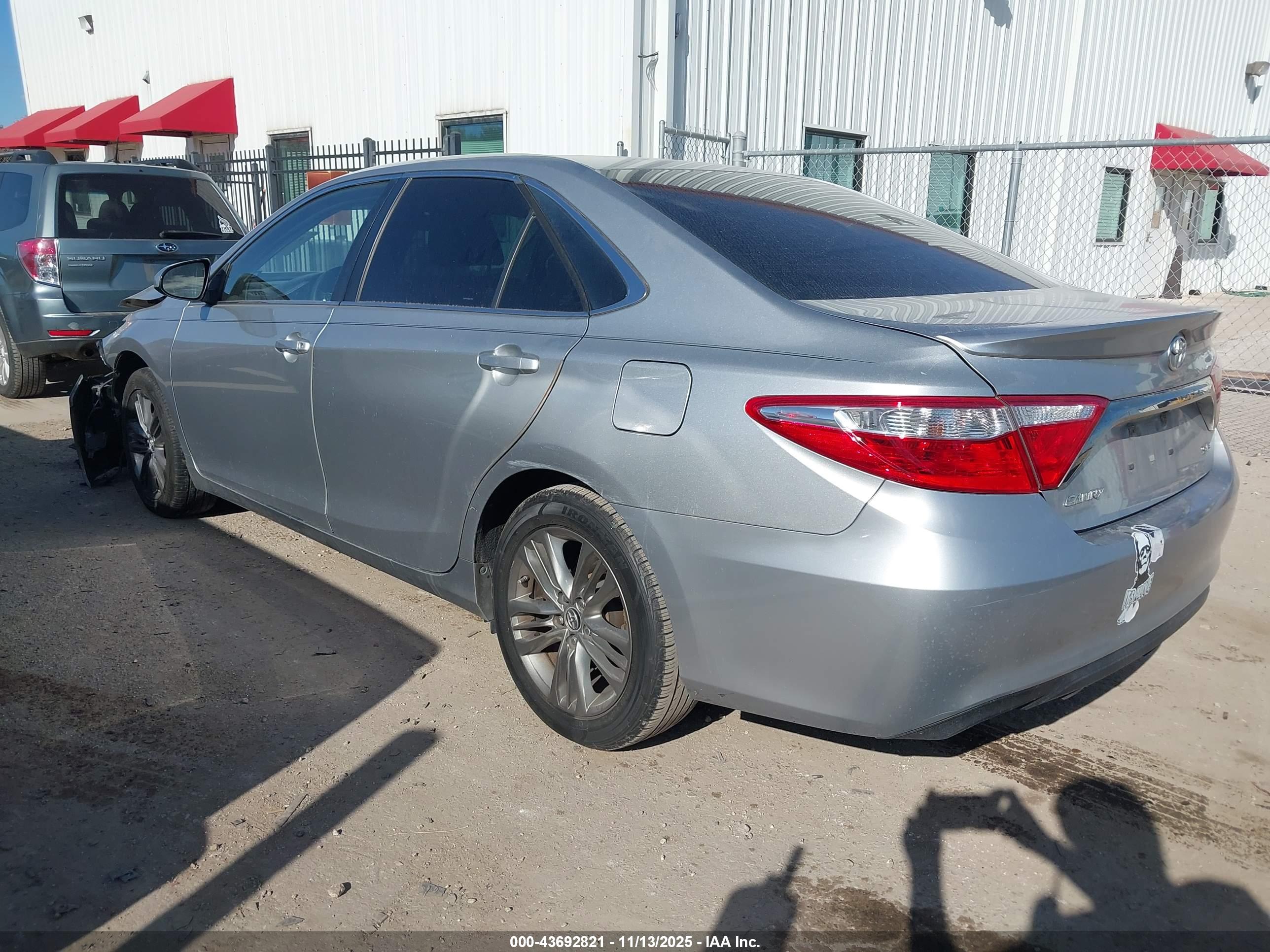 TOYOTA CAMRY image 3