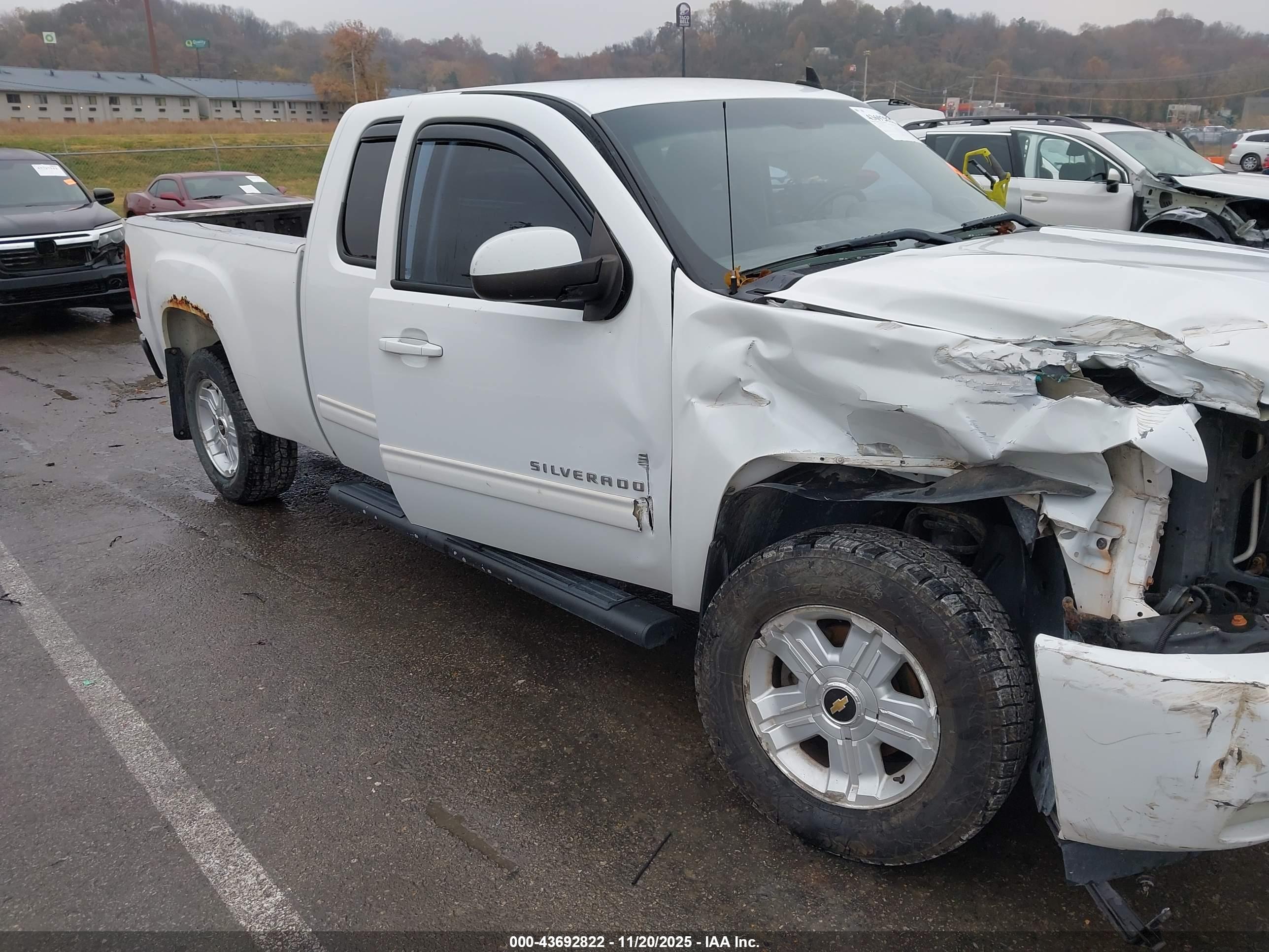 CHEVROLET SILVERADO image 6