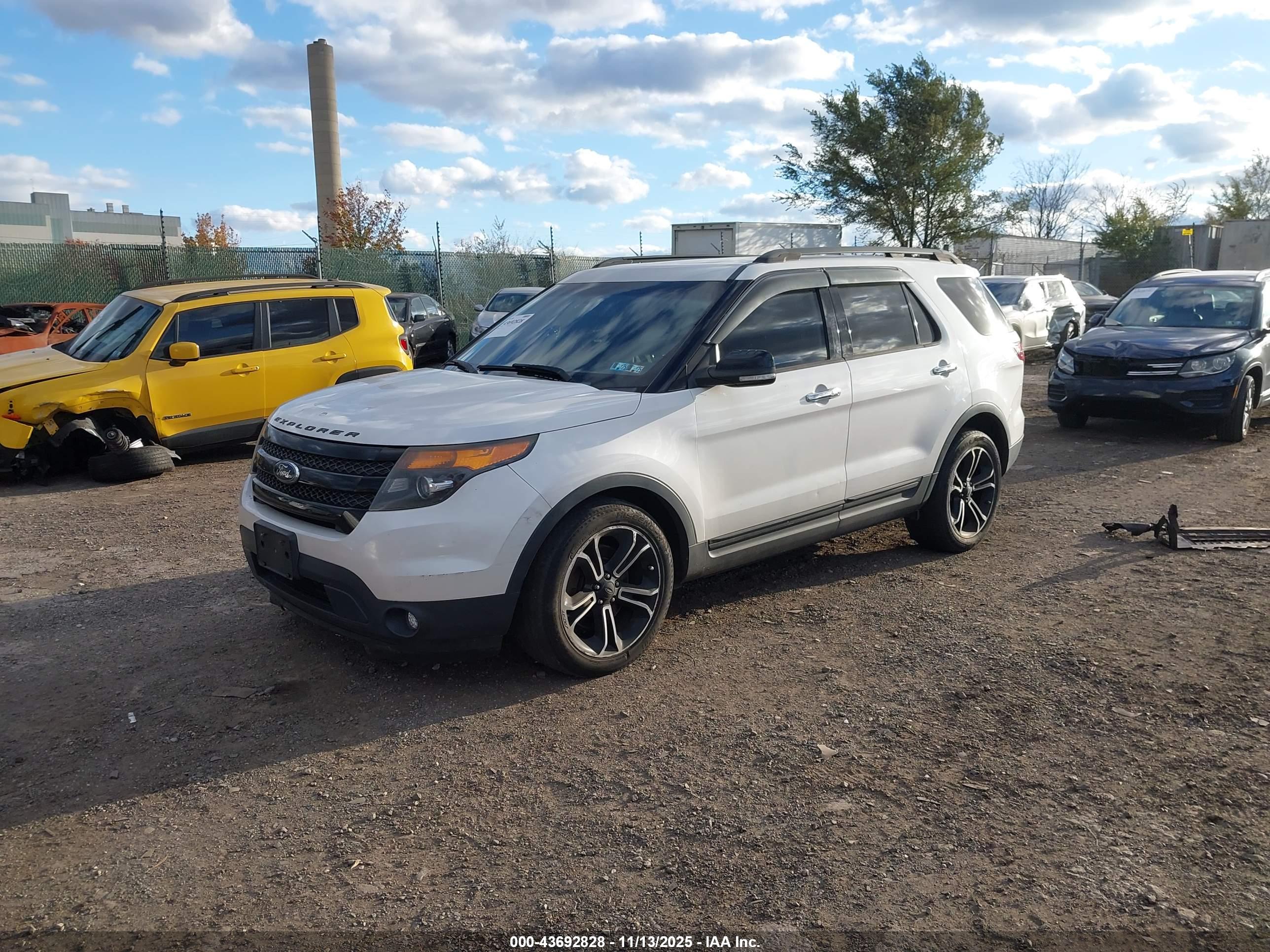 FORD EXPLORER image 2