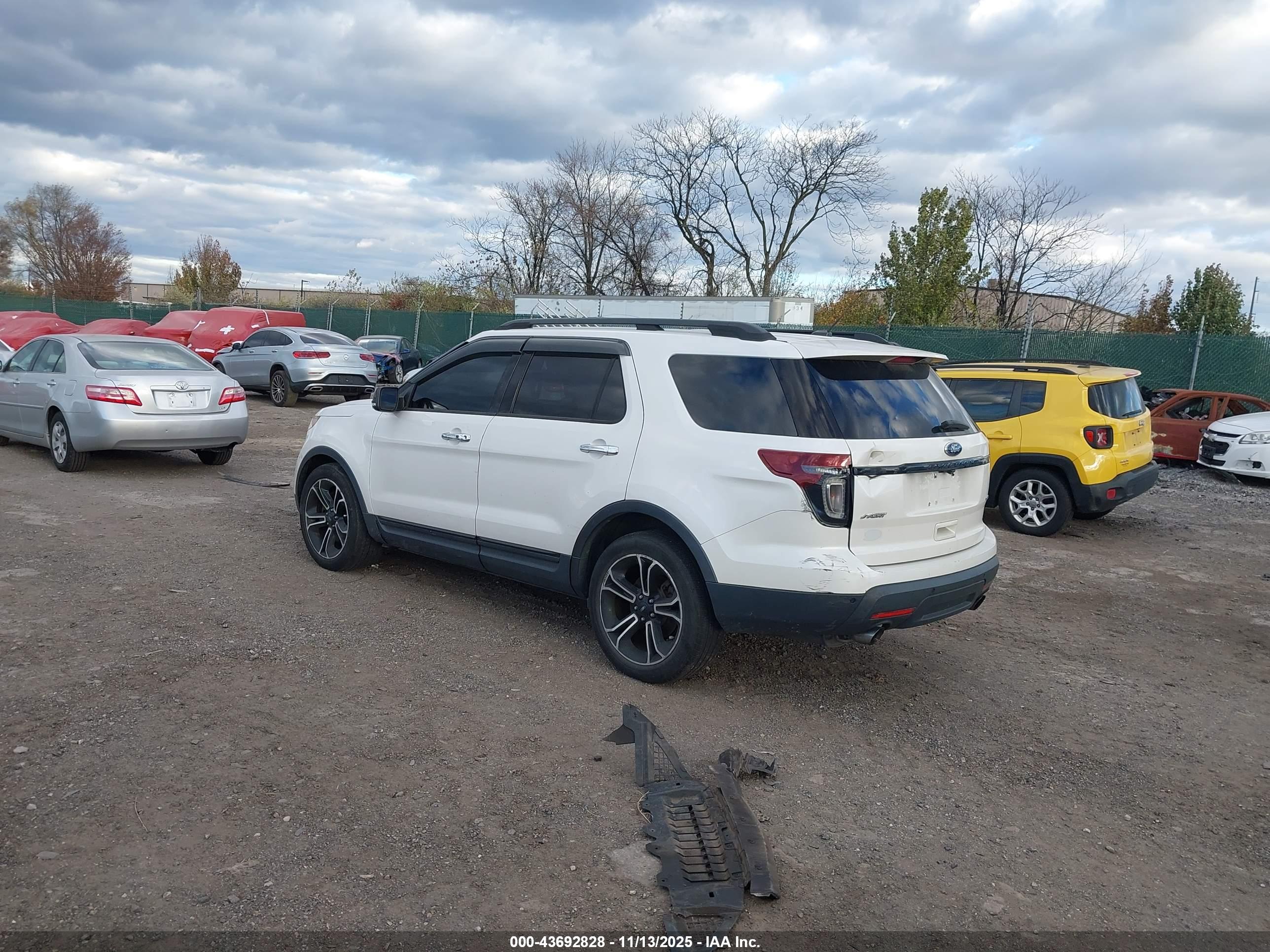FORD EXPLORER image 3