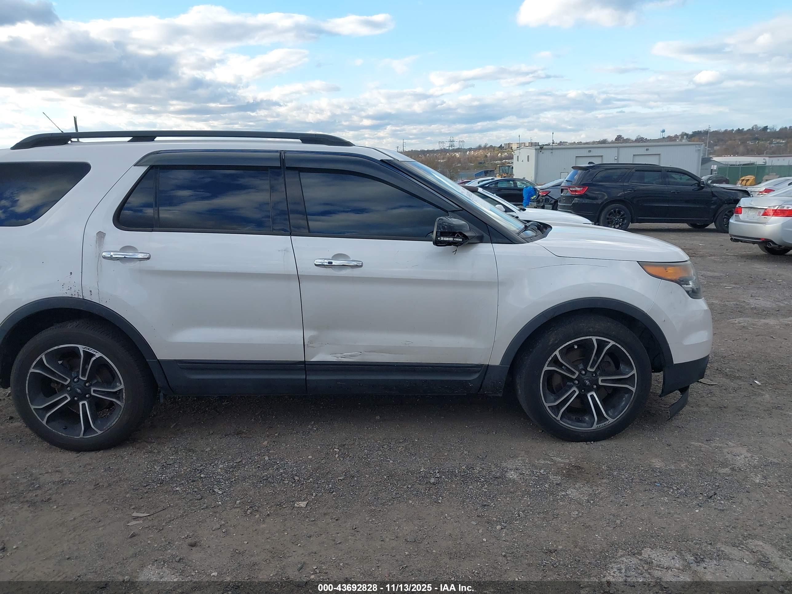 FORD EXPLORER image 6