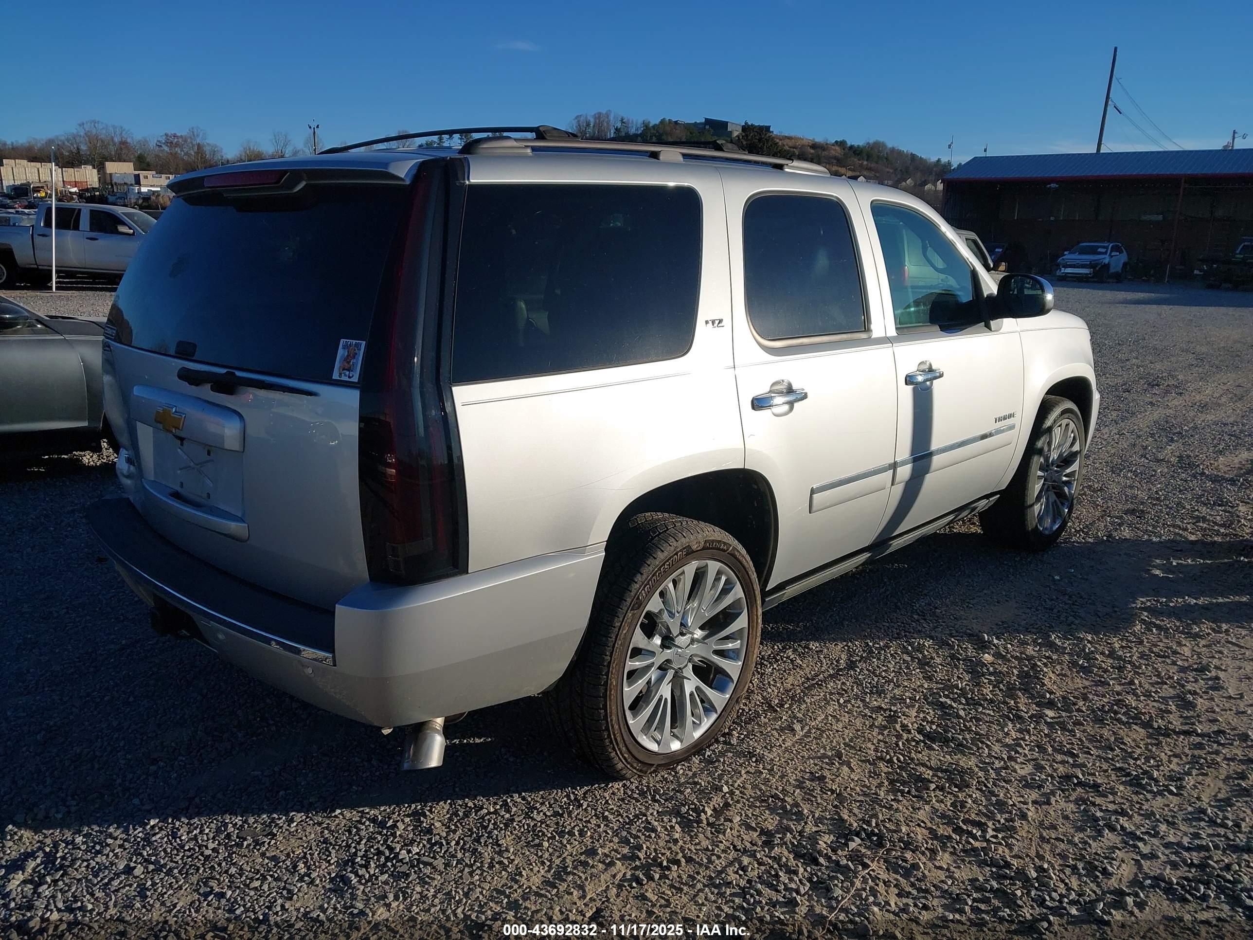 CHEVROLET TAHOE image 4
