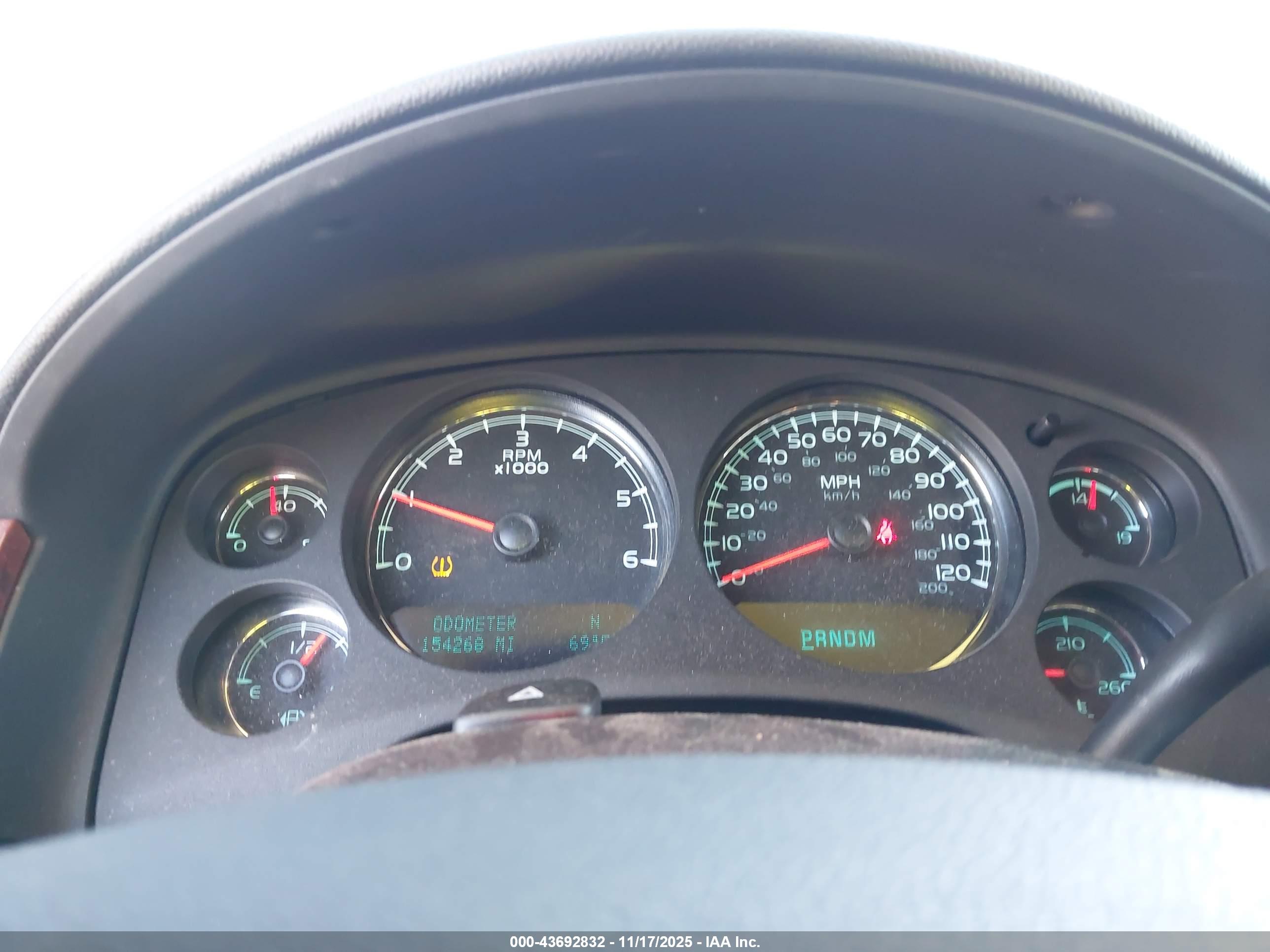 CHEVROLET TAHOE image 7