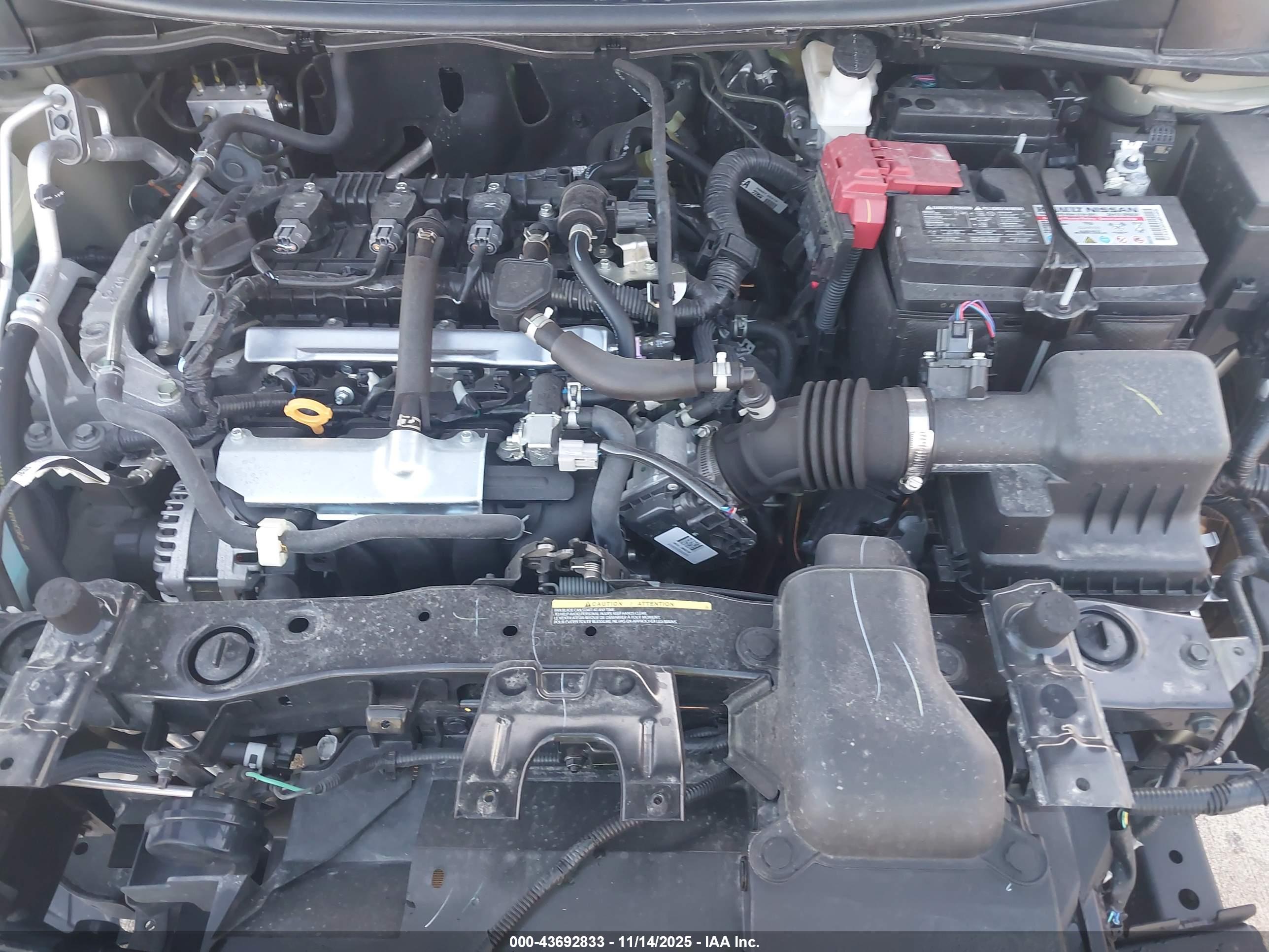 NISSAN VERSA image 10