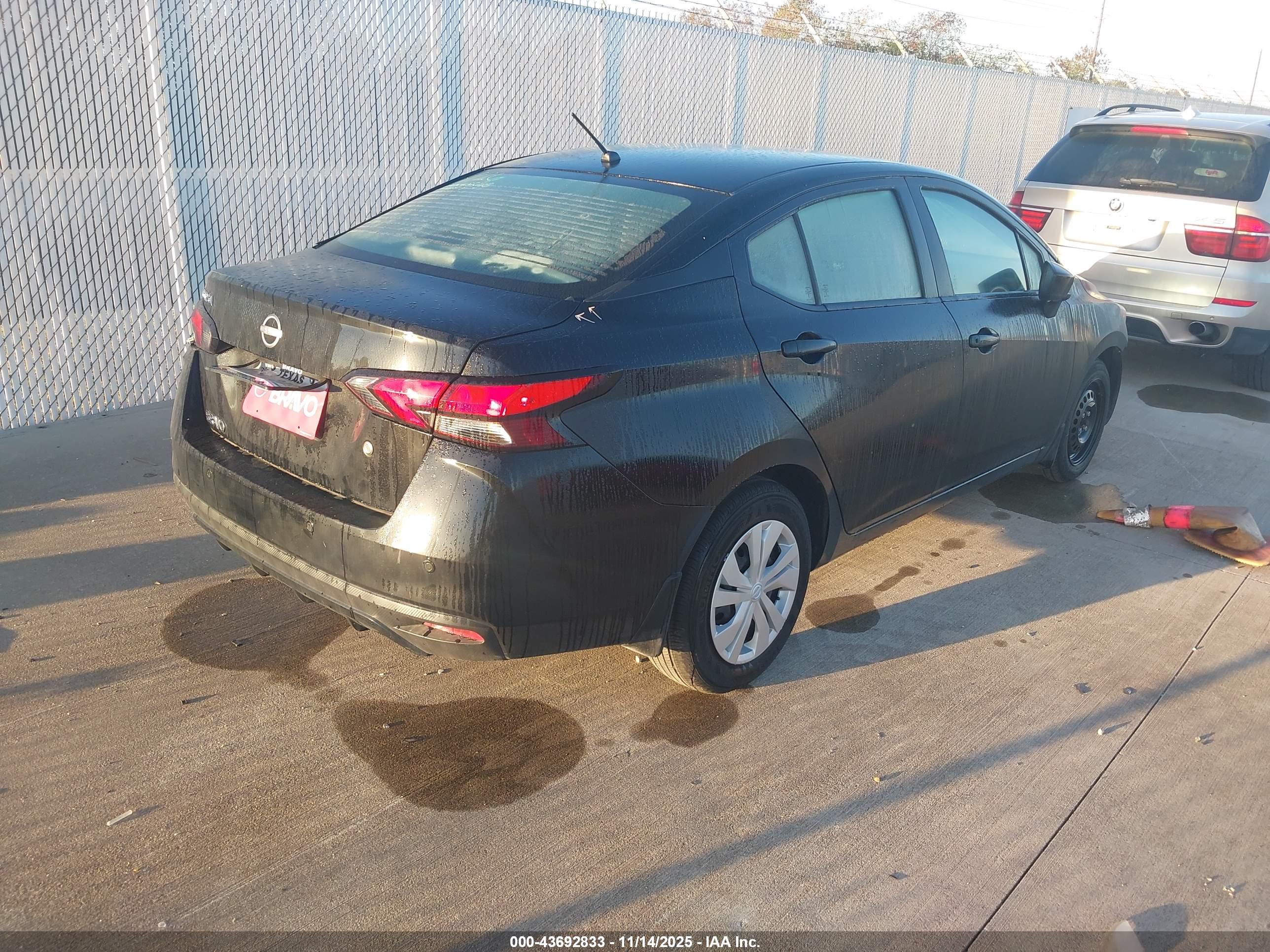 NISSAN VERSA image 4