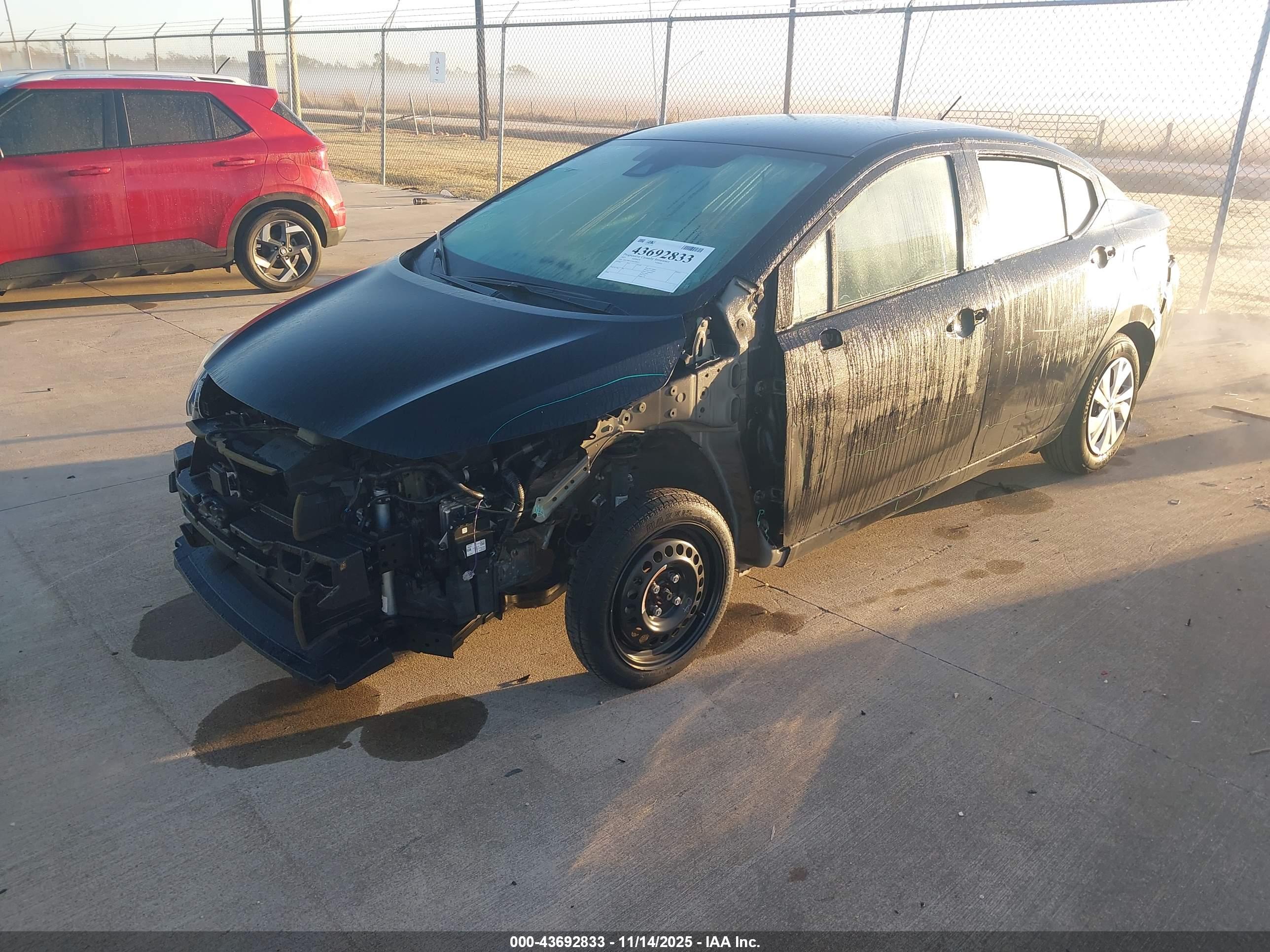 NISSAN VERSA image 6