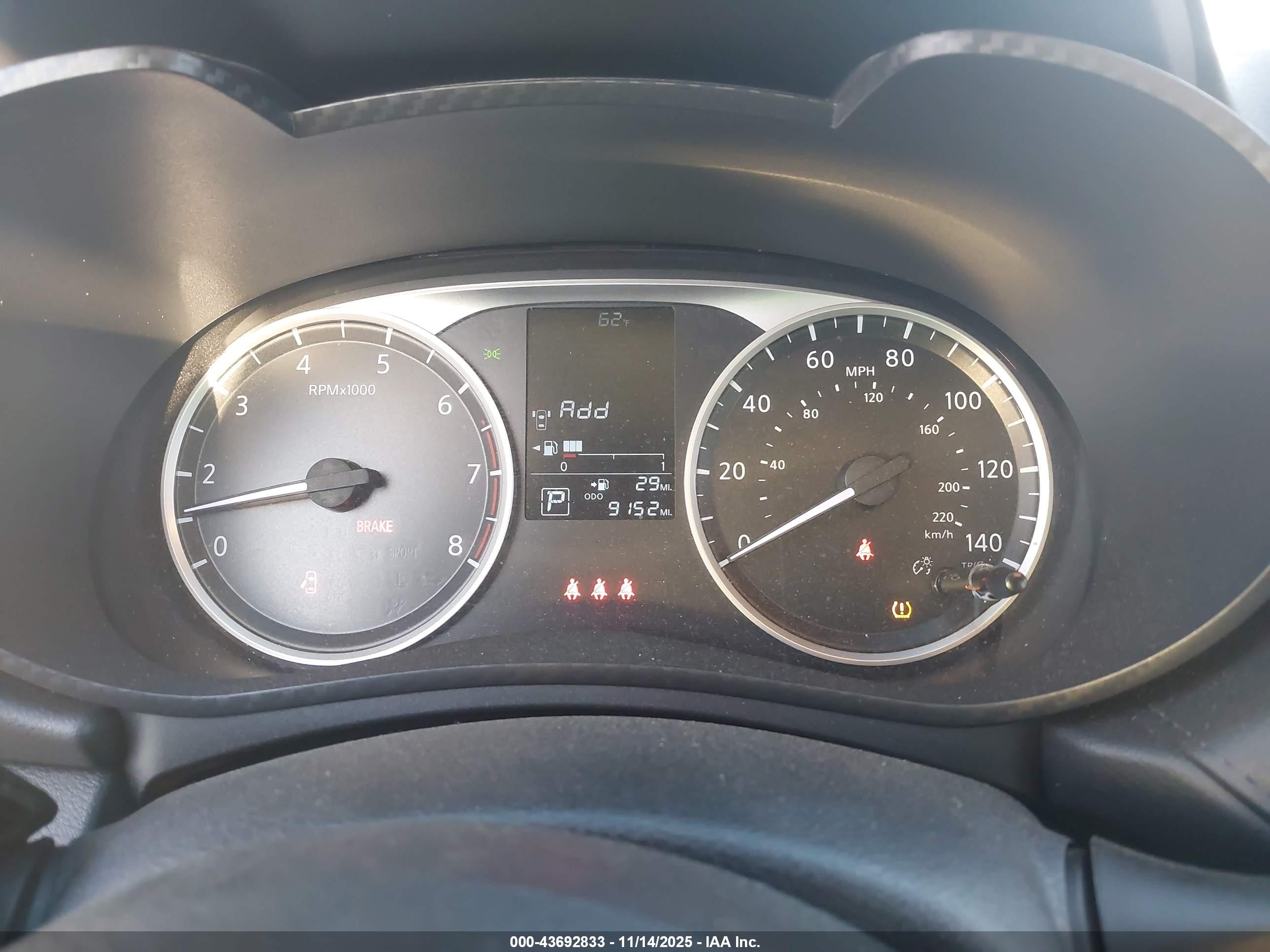 NISSAN VERSA image 7