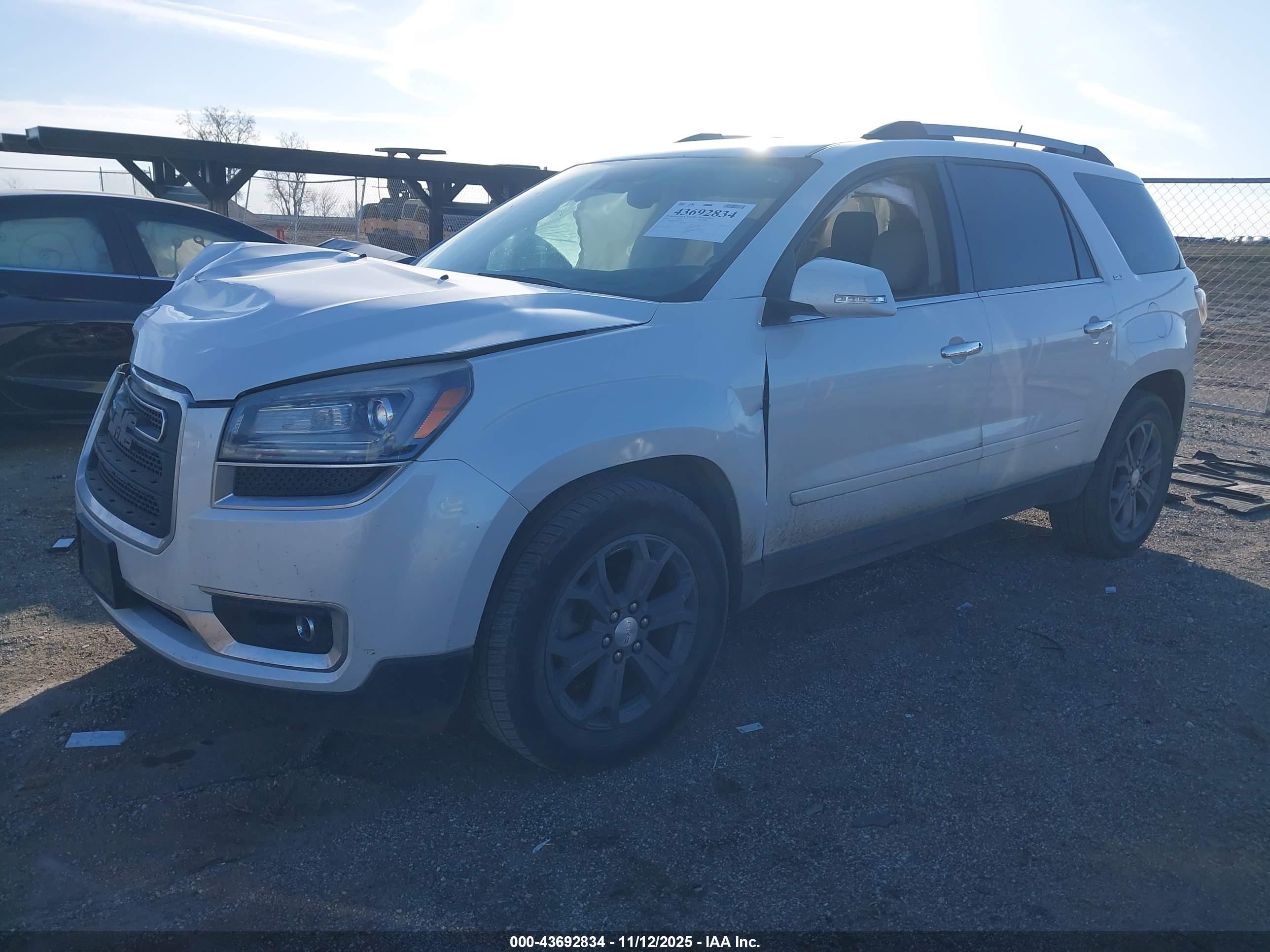 GMC ACADIA image 2