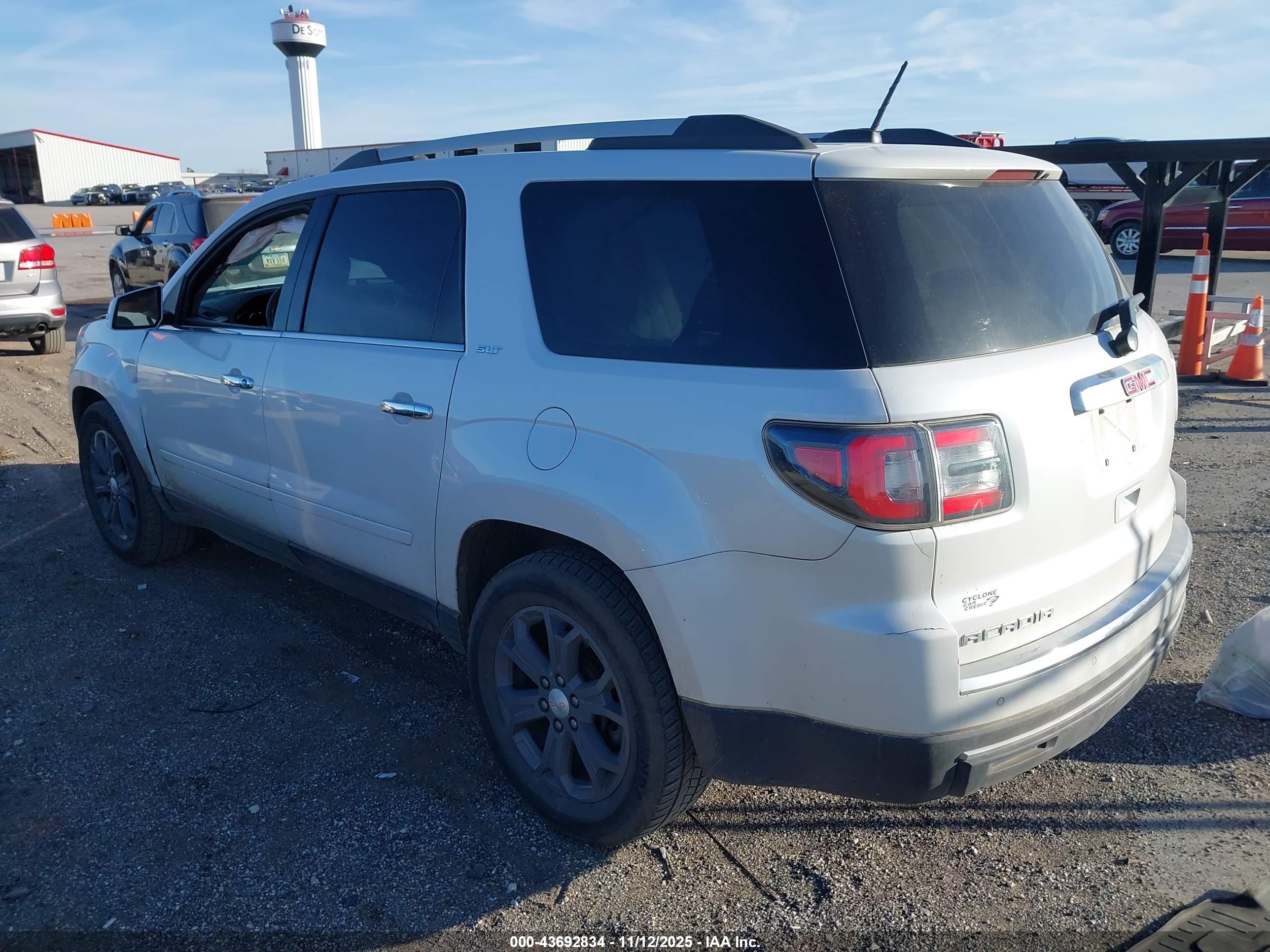 GMC ACADIA image 3