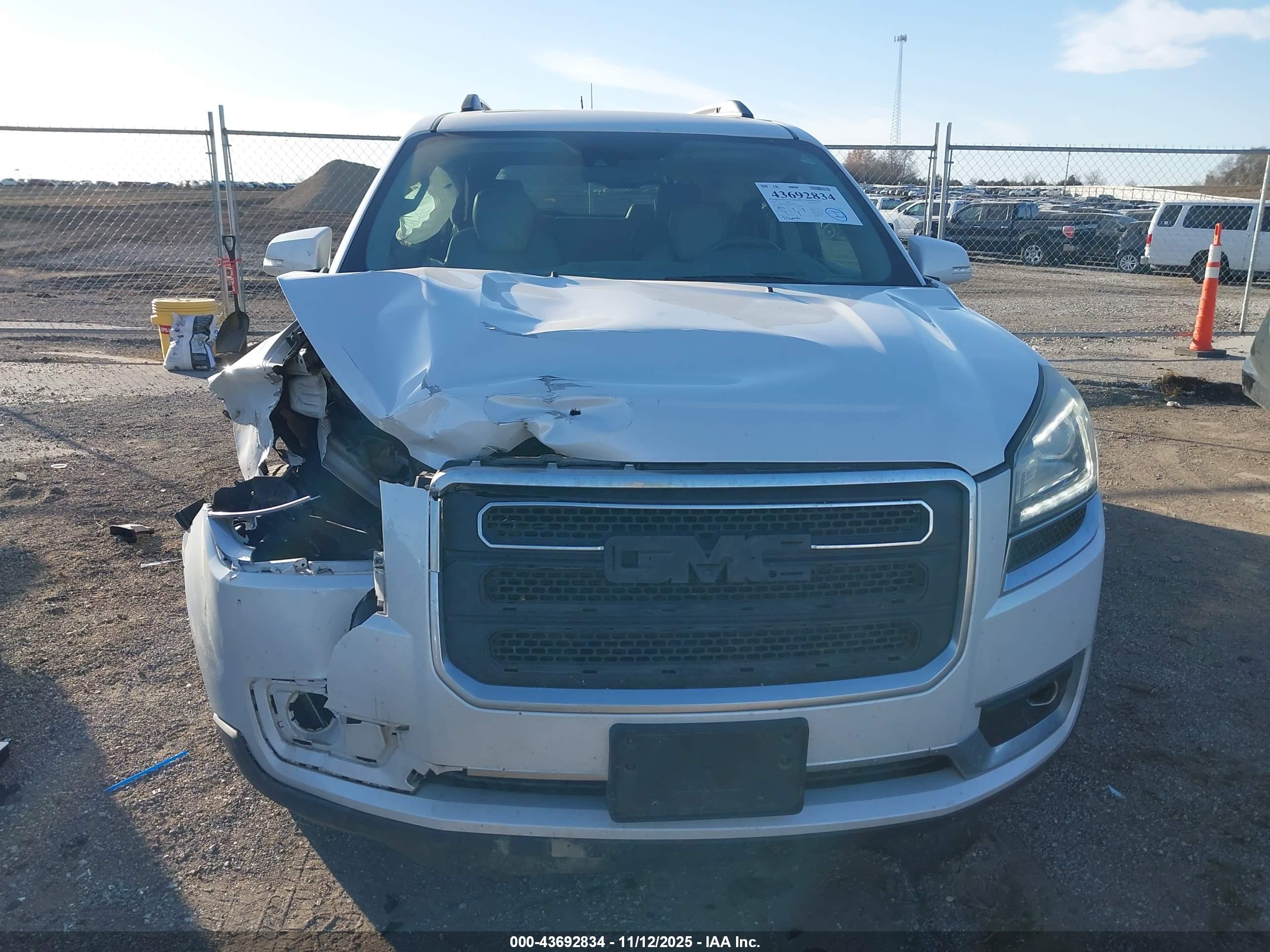 GMC ACADIA image 6