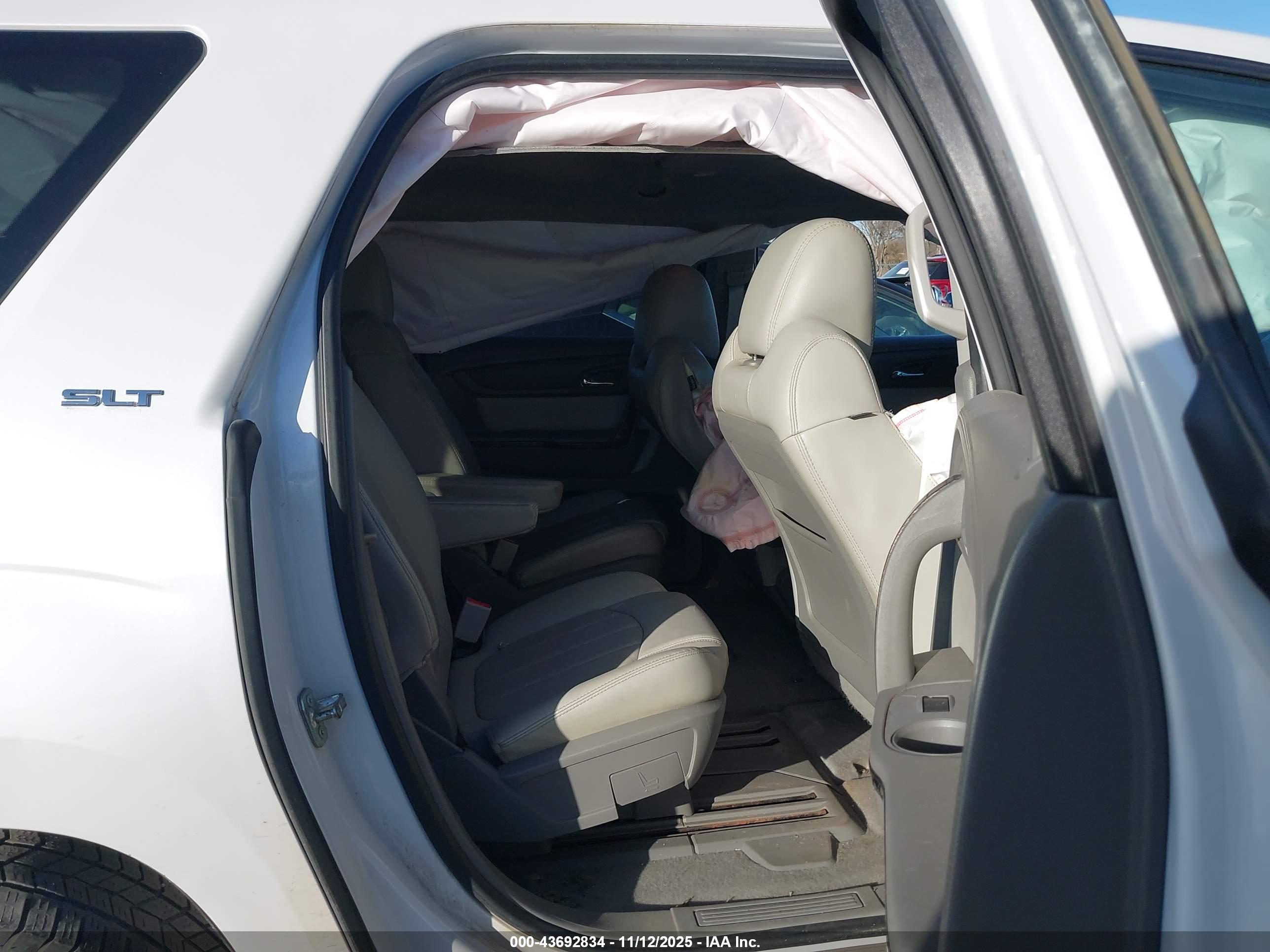 GMC ACADIA image 8