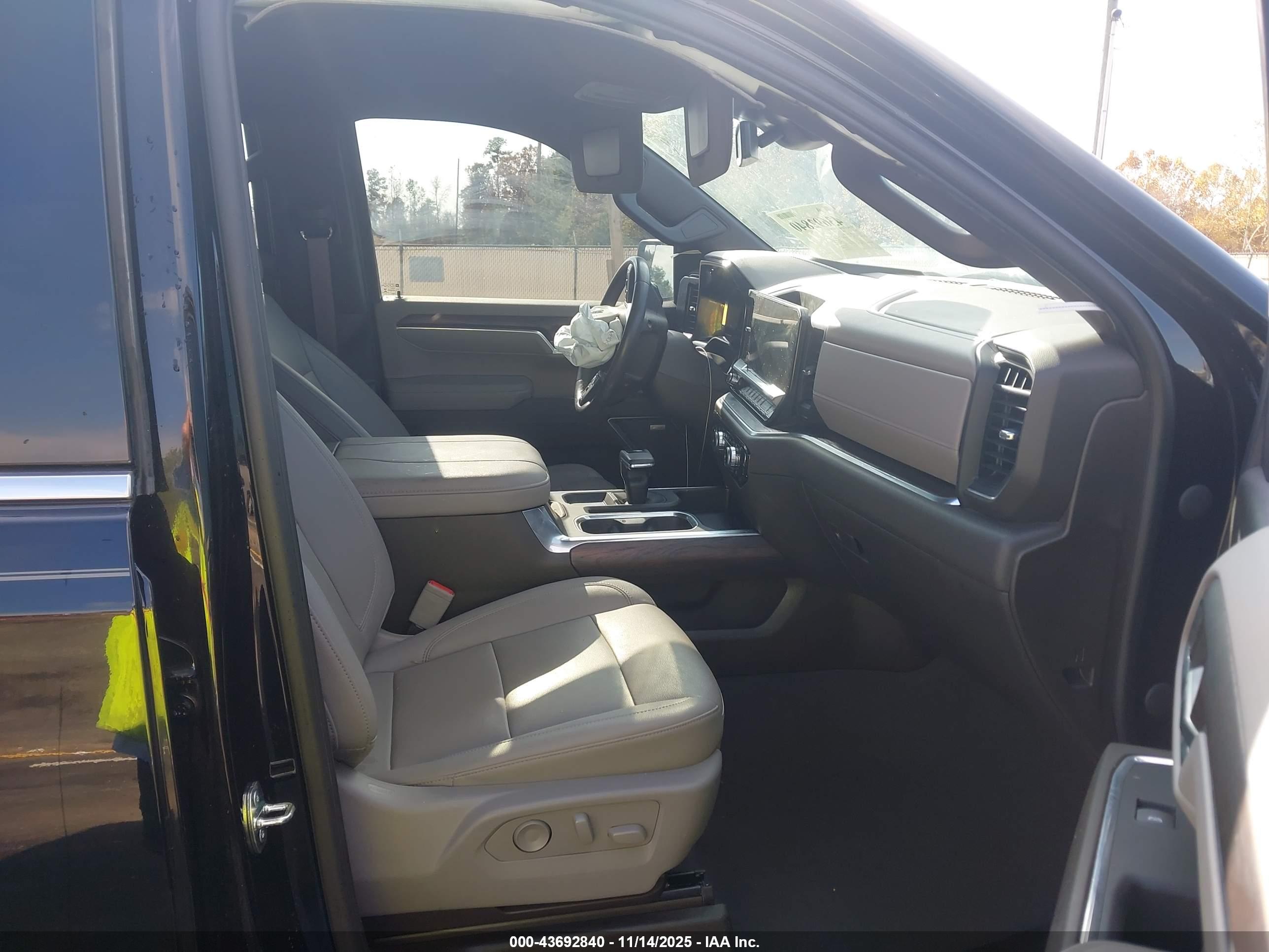 GMC SIERRA image 5