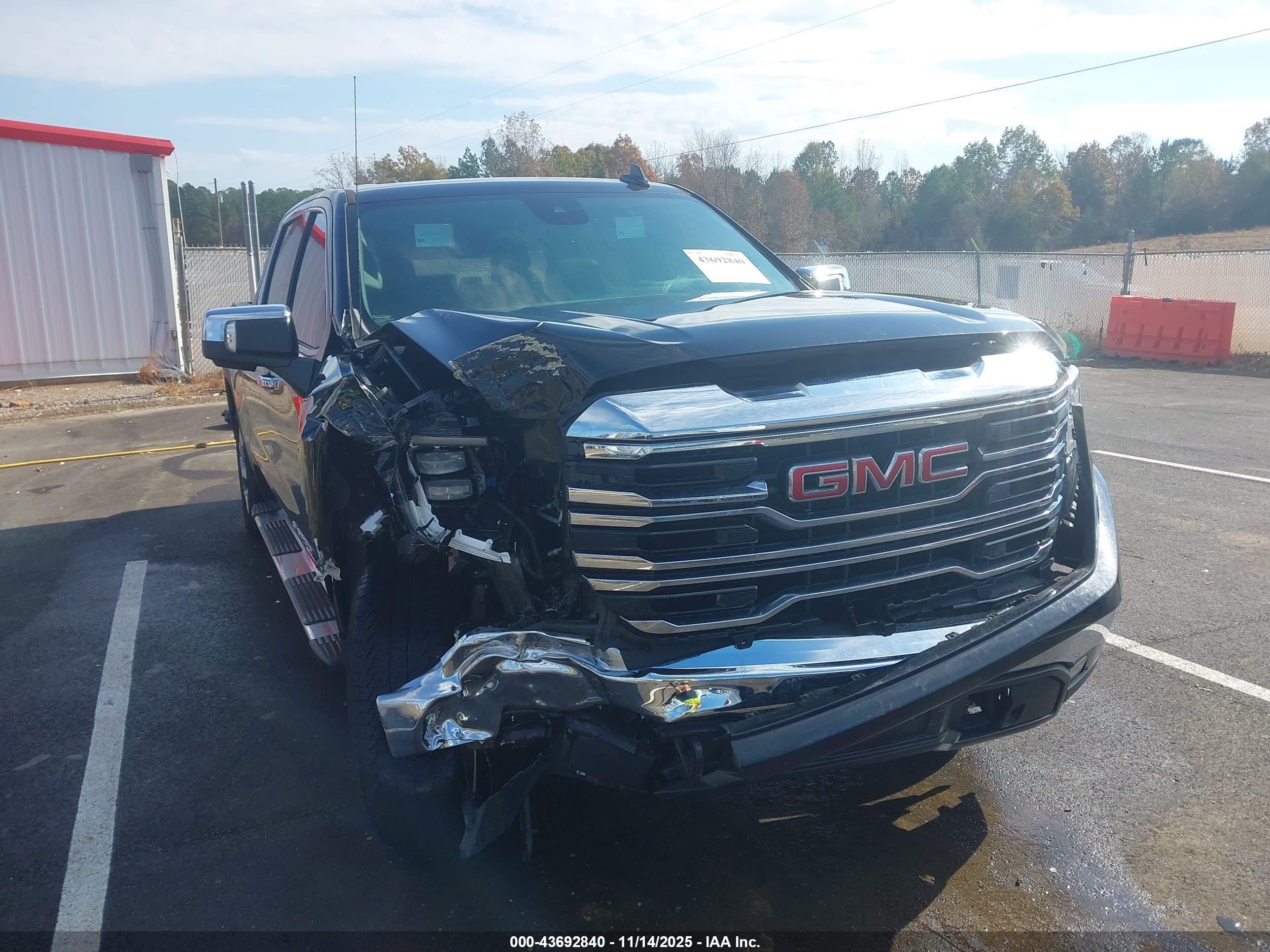 GMC SIERRA image 6