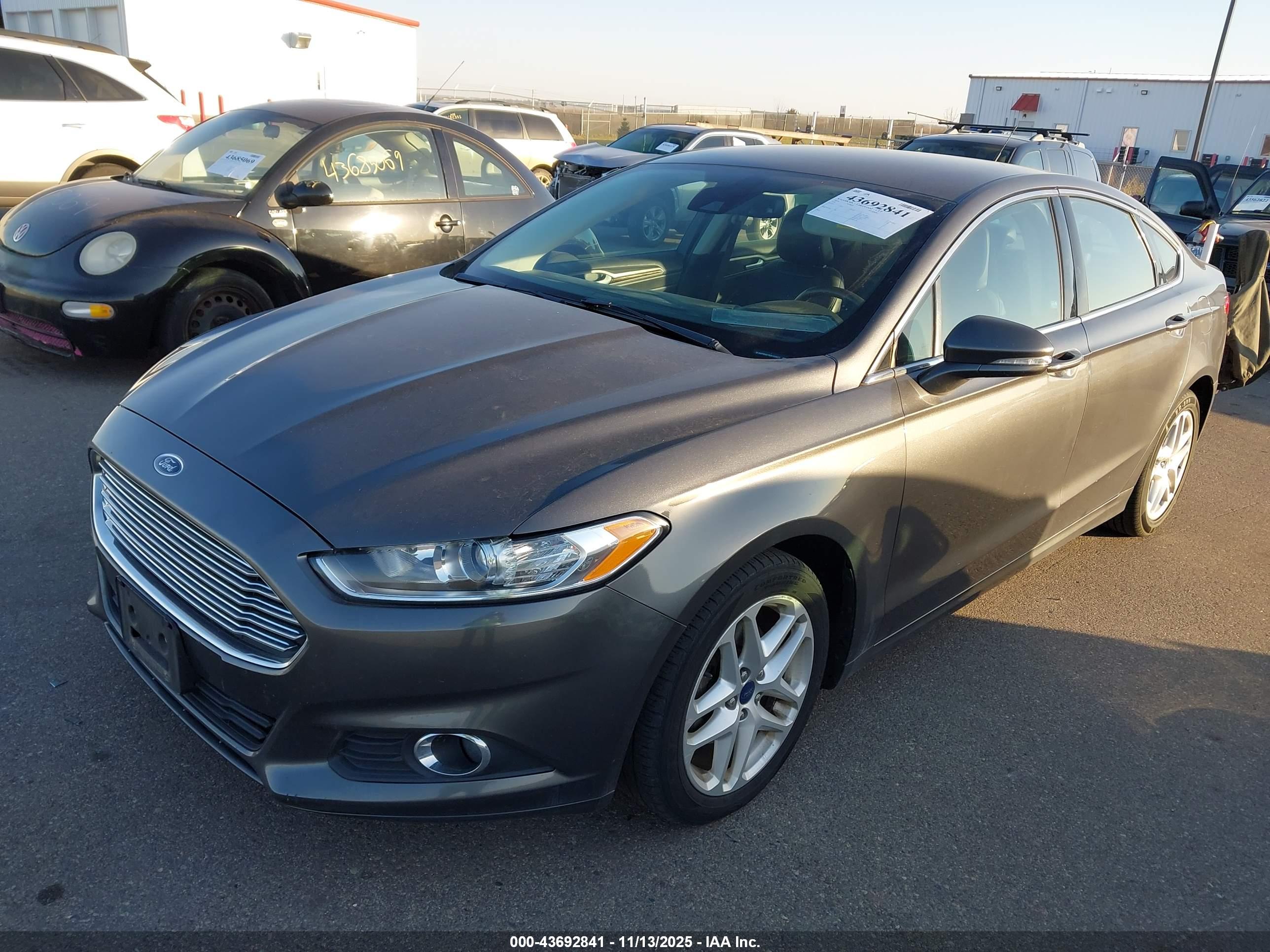 FORD FUSION image 2
