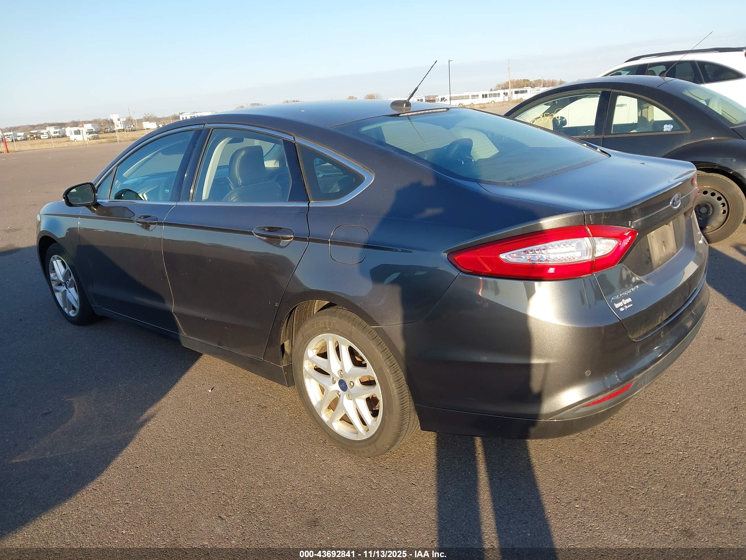 FORD FUSION image 3