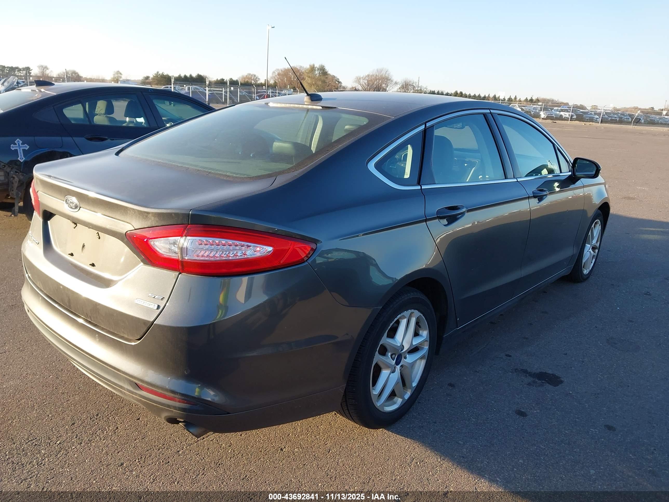 FORD FUSION image 4