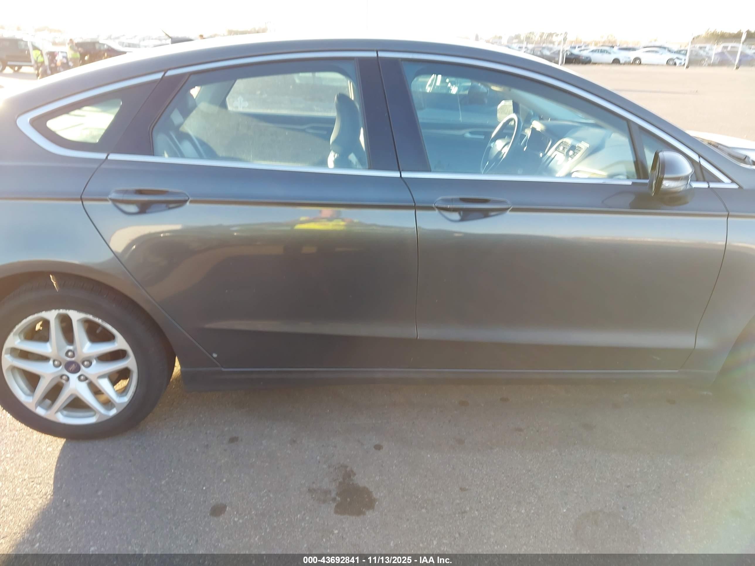 FORD FUSION image 6
