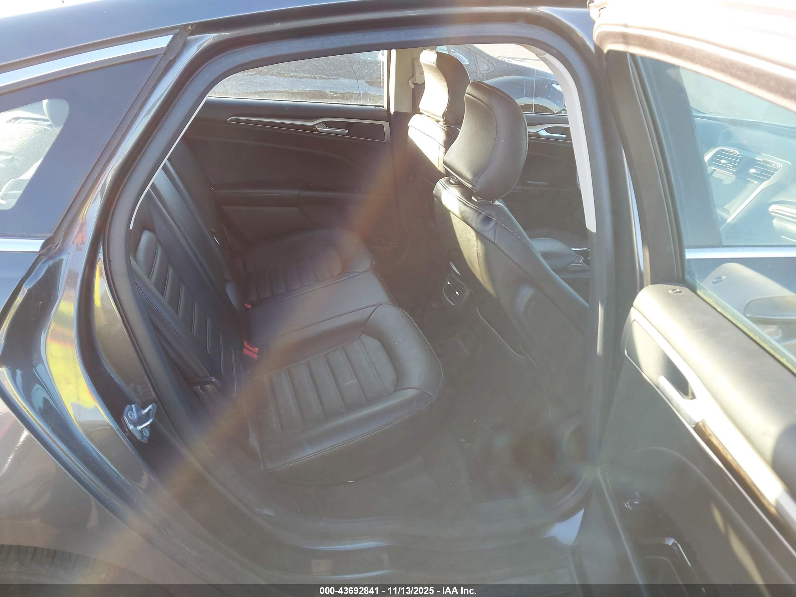 FORD FUSION image 8