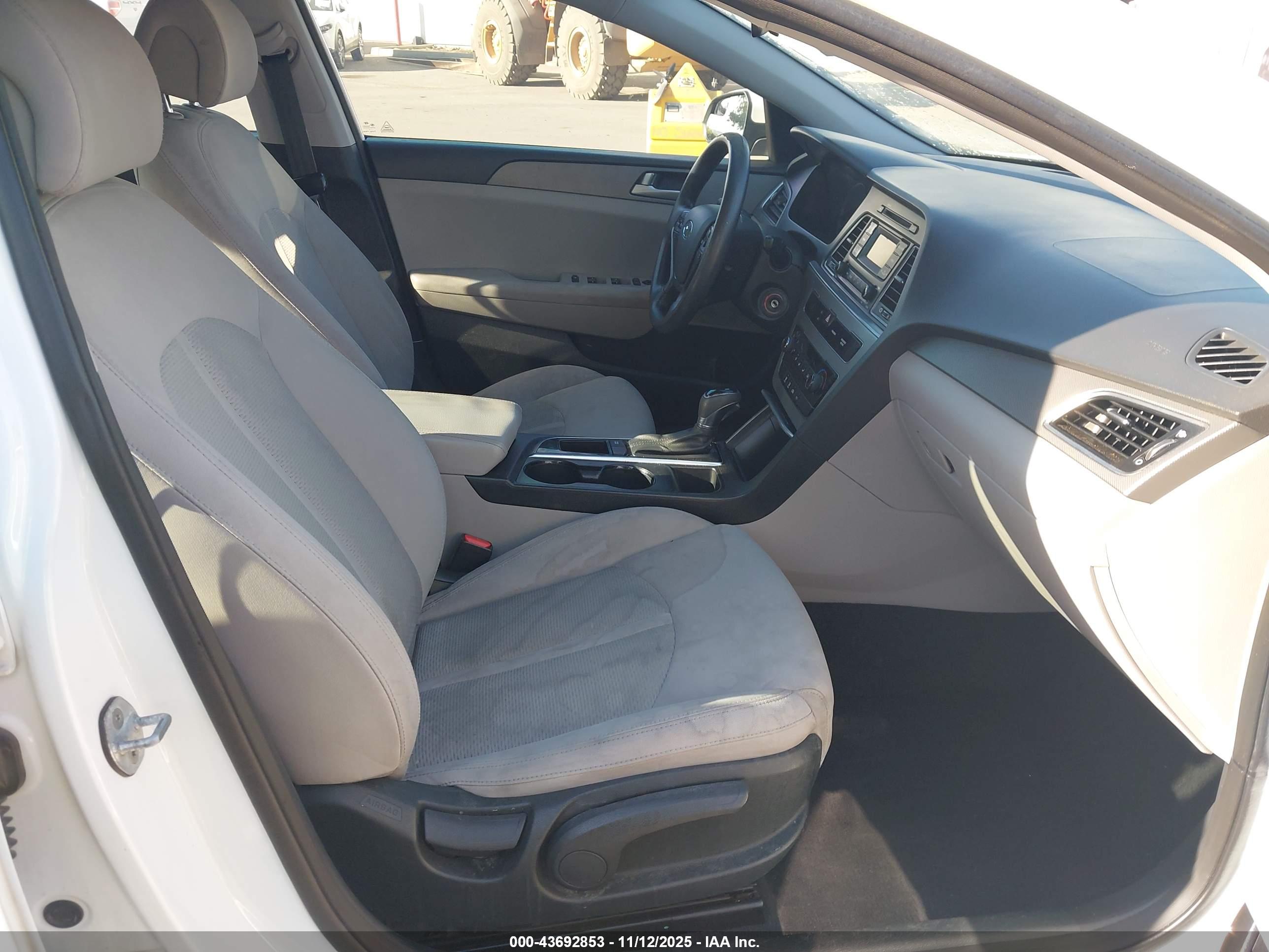 HYUNDAI SONATA image 5