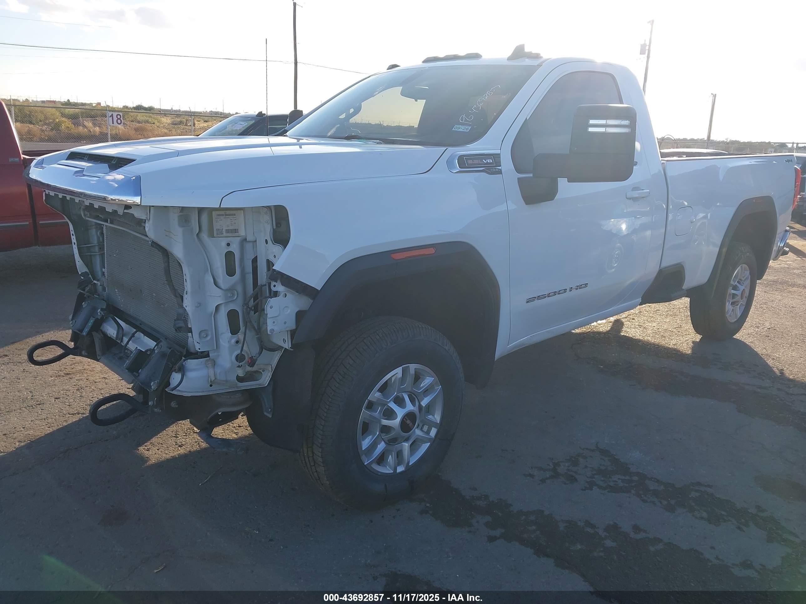 GMC SIERRA image 2