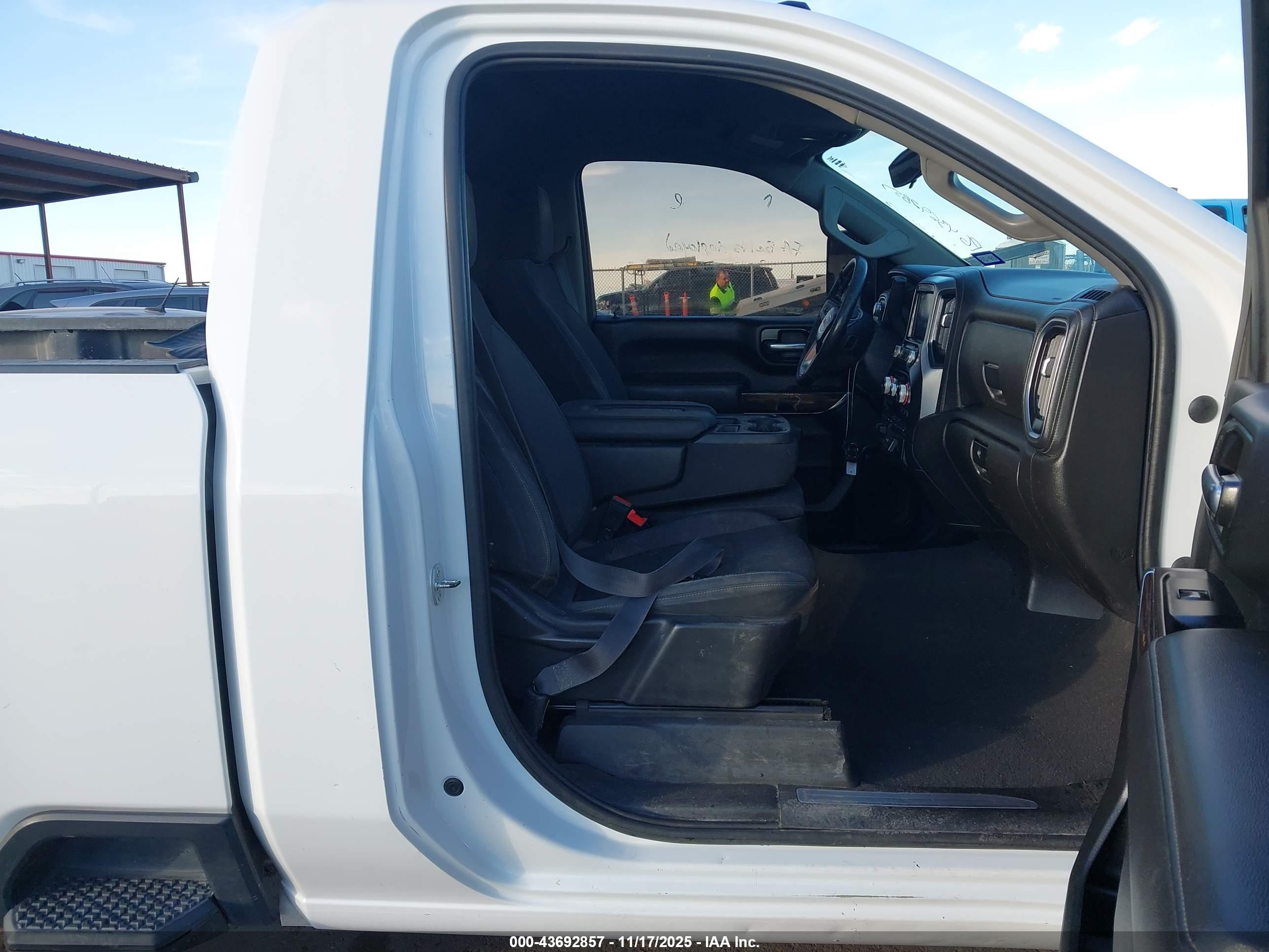 GMC SIERRA image 5