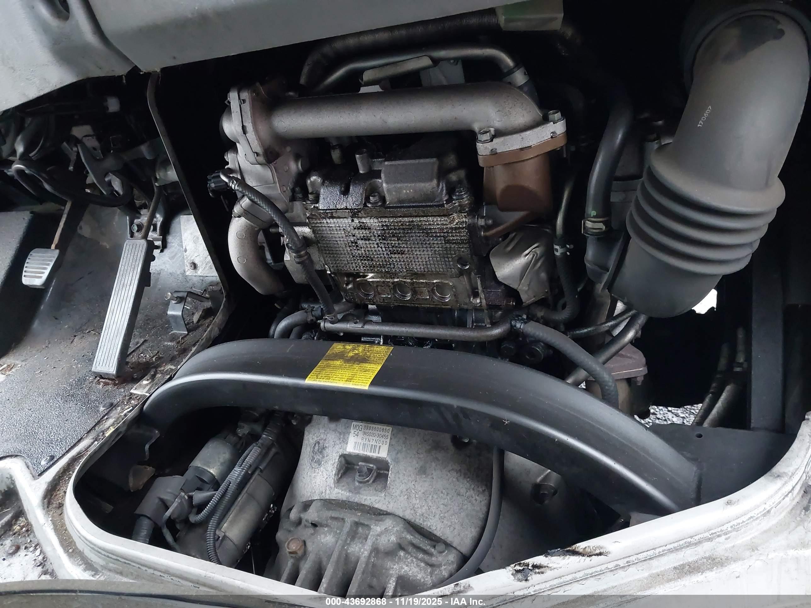 ISUZU REACH image 10