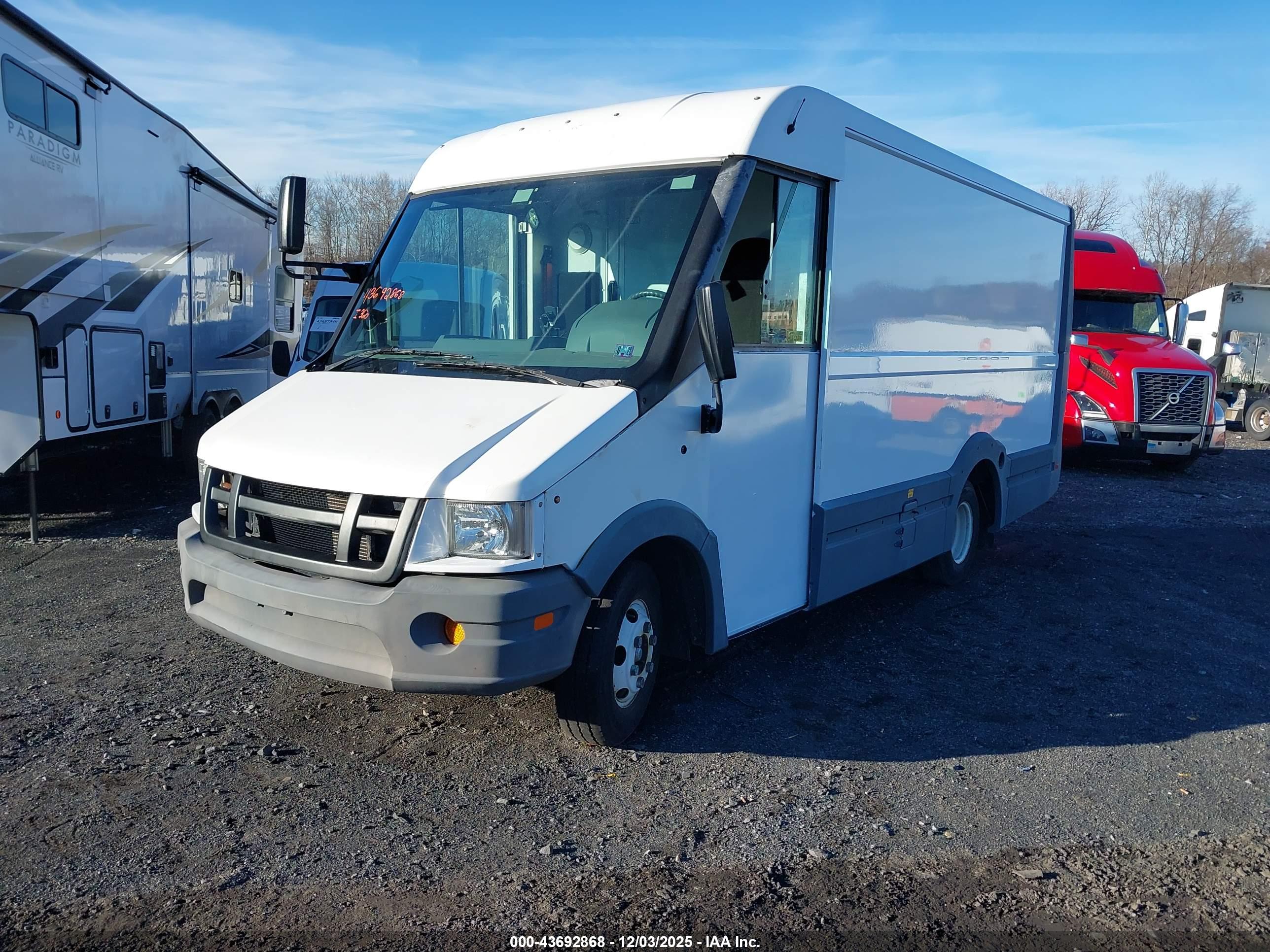 ISUZU REACH image 2