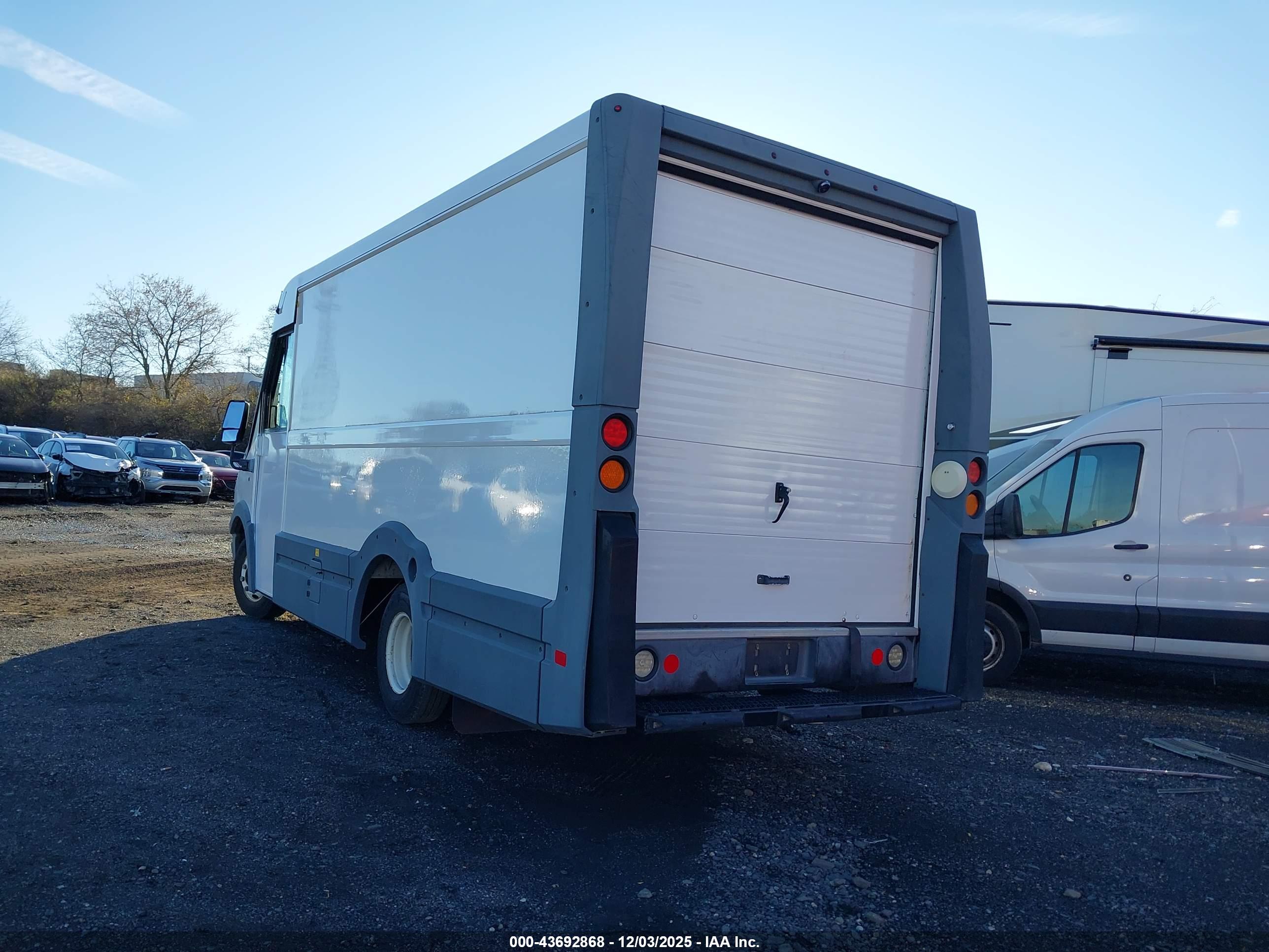 ISUZU REACH image 3