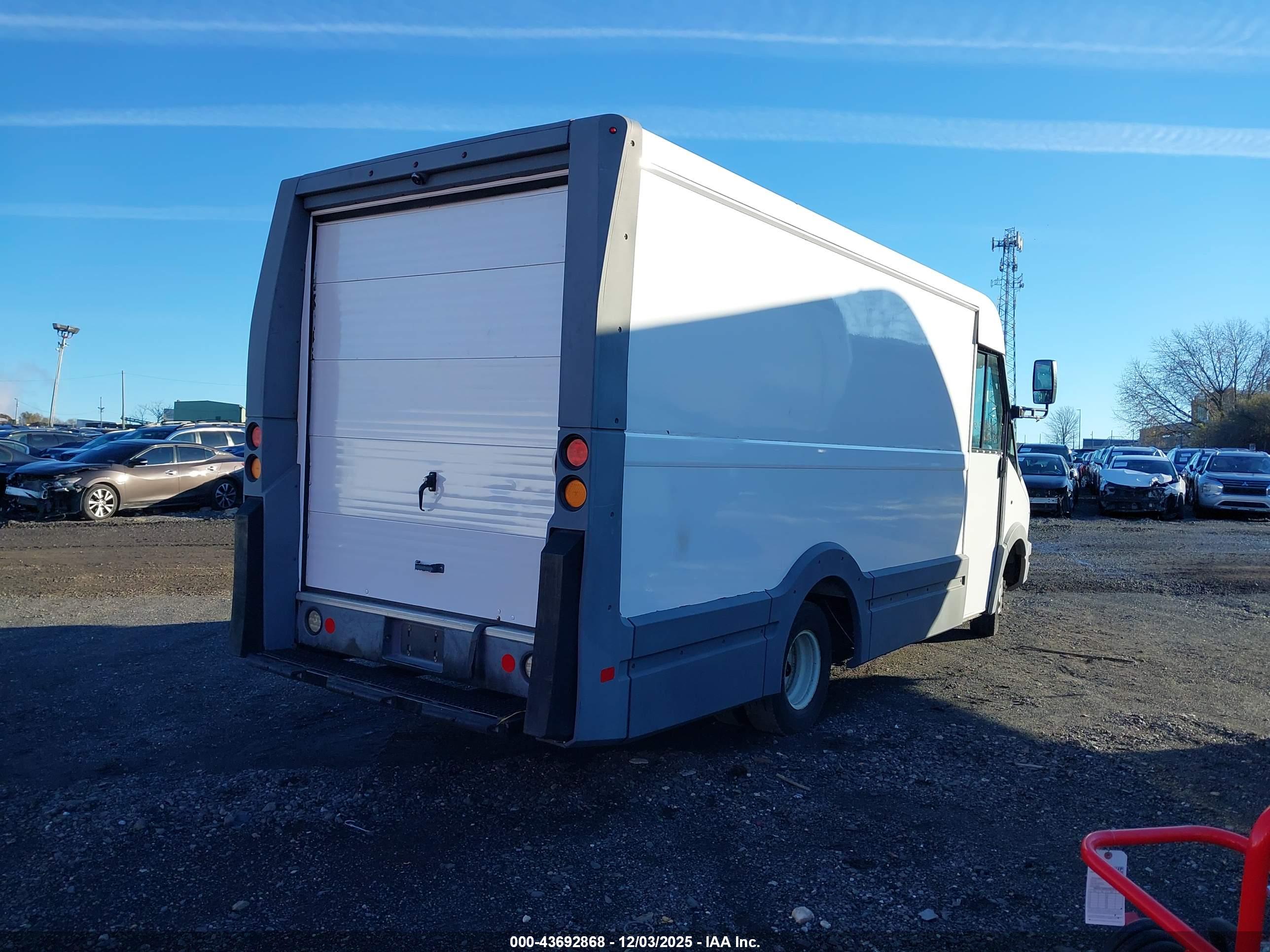 ISUZU REACH image 4