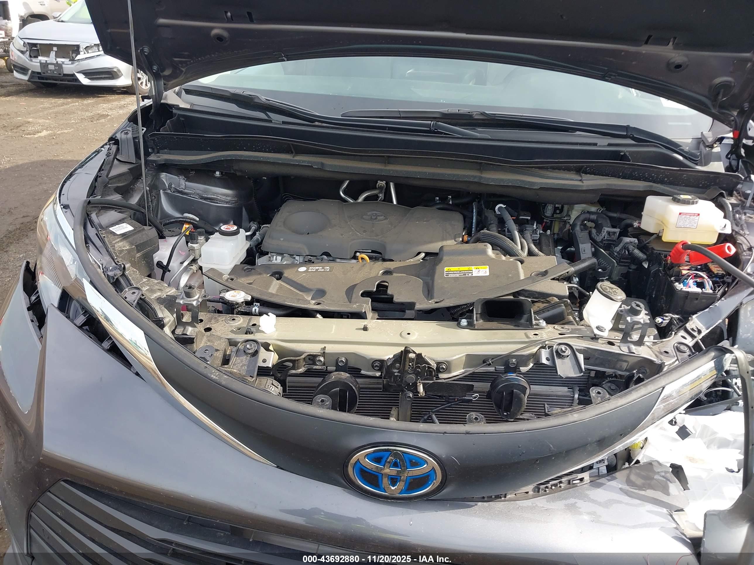 TOYOTA SIENNA image 10