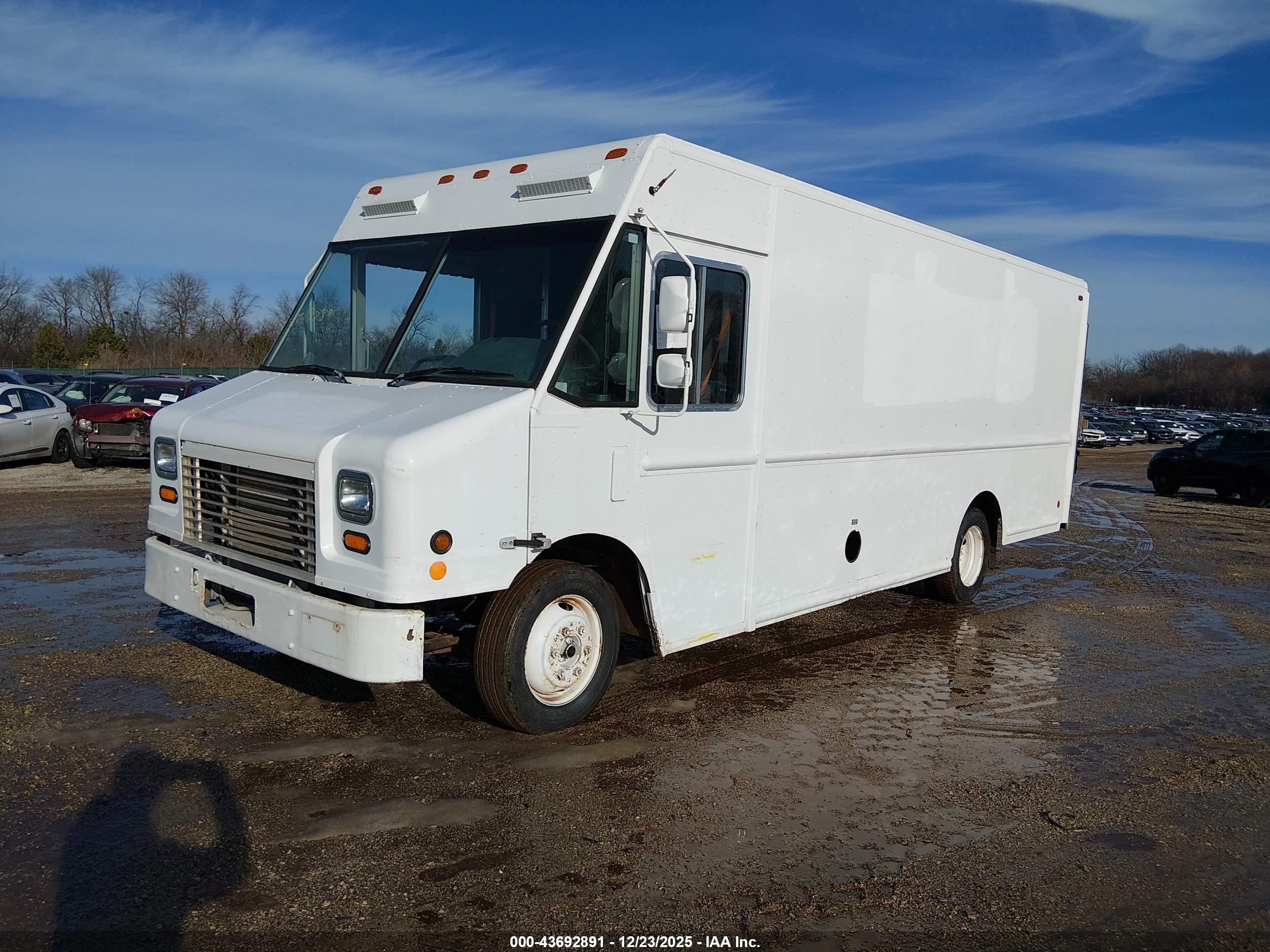 FREIGHTLINER CHASSIS image 2
