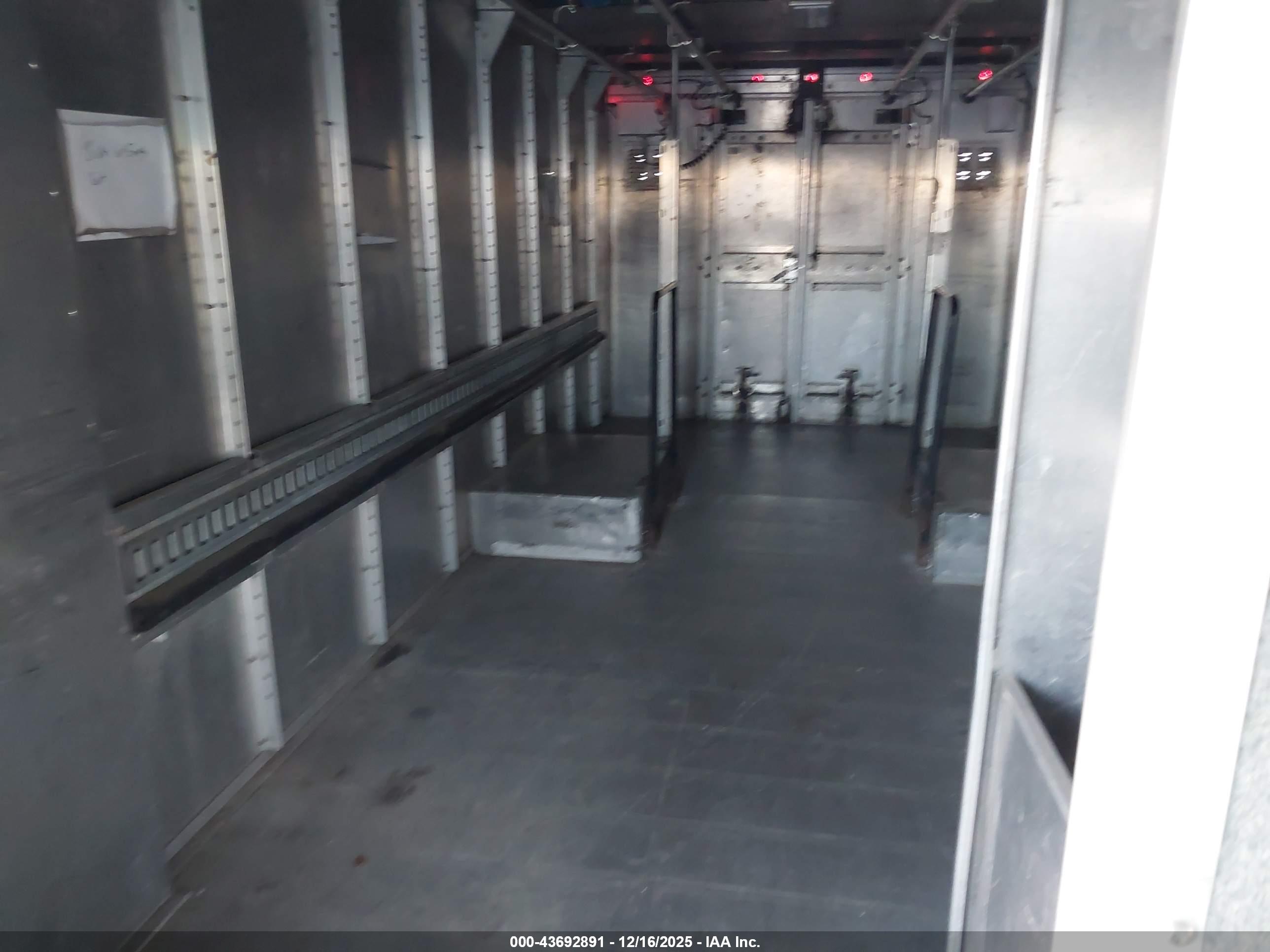 FREIGHTLINER CHASSIS image 7