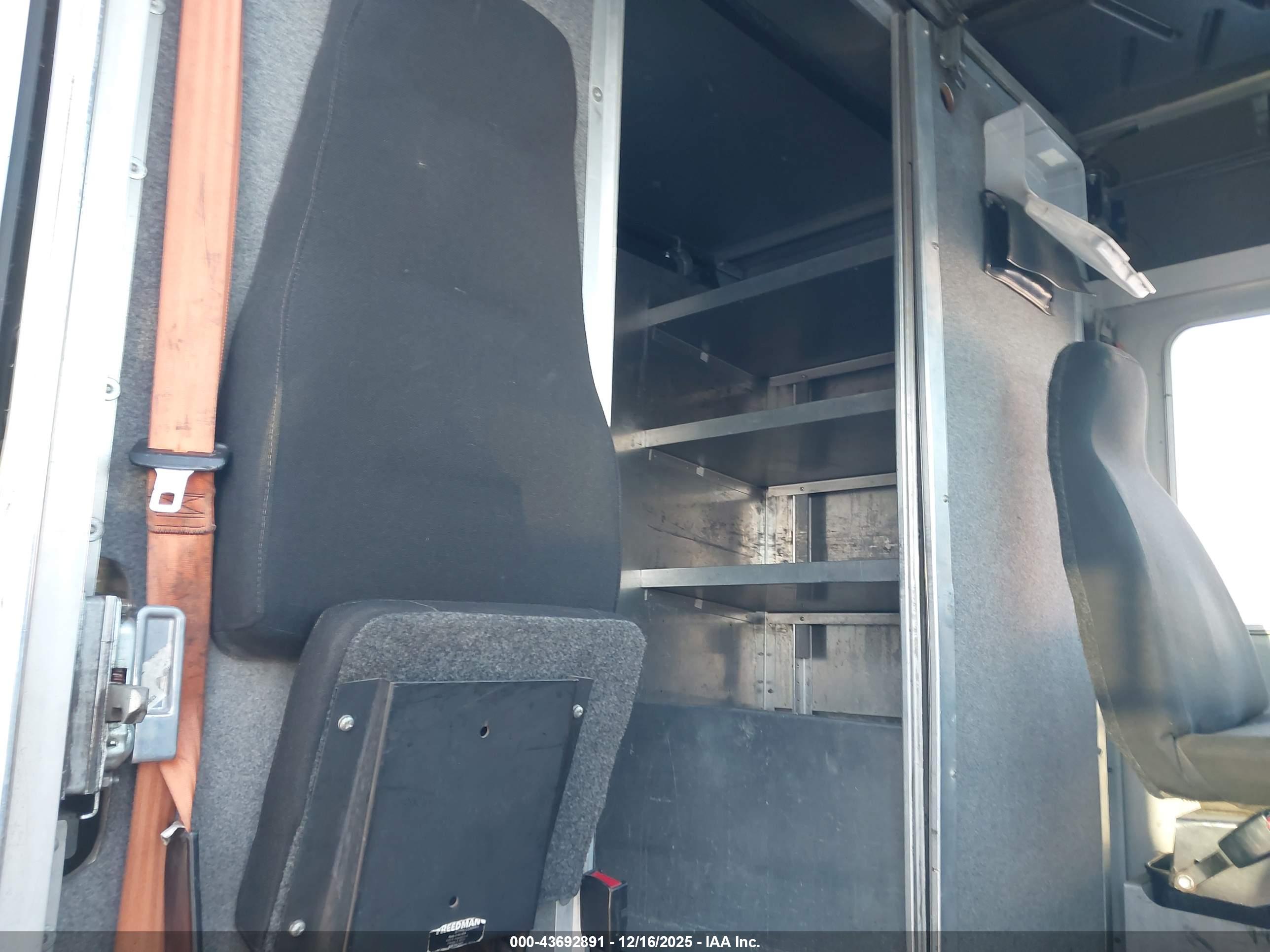 FREIGHTLINER CHASSIS image 8