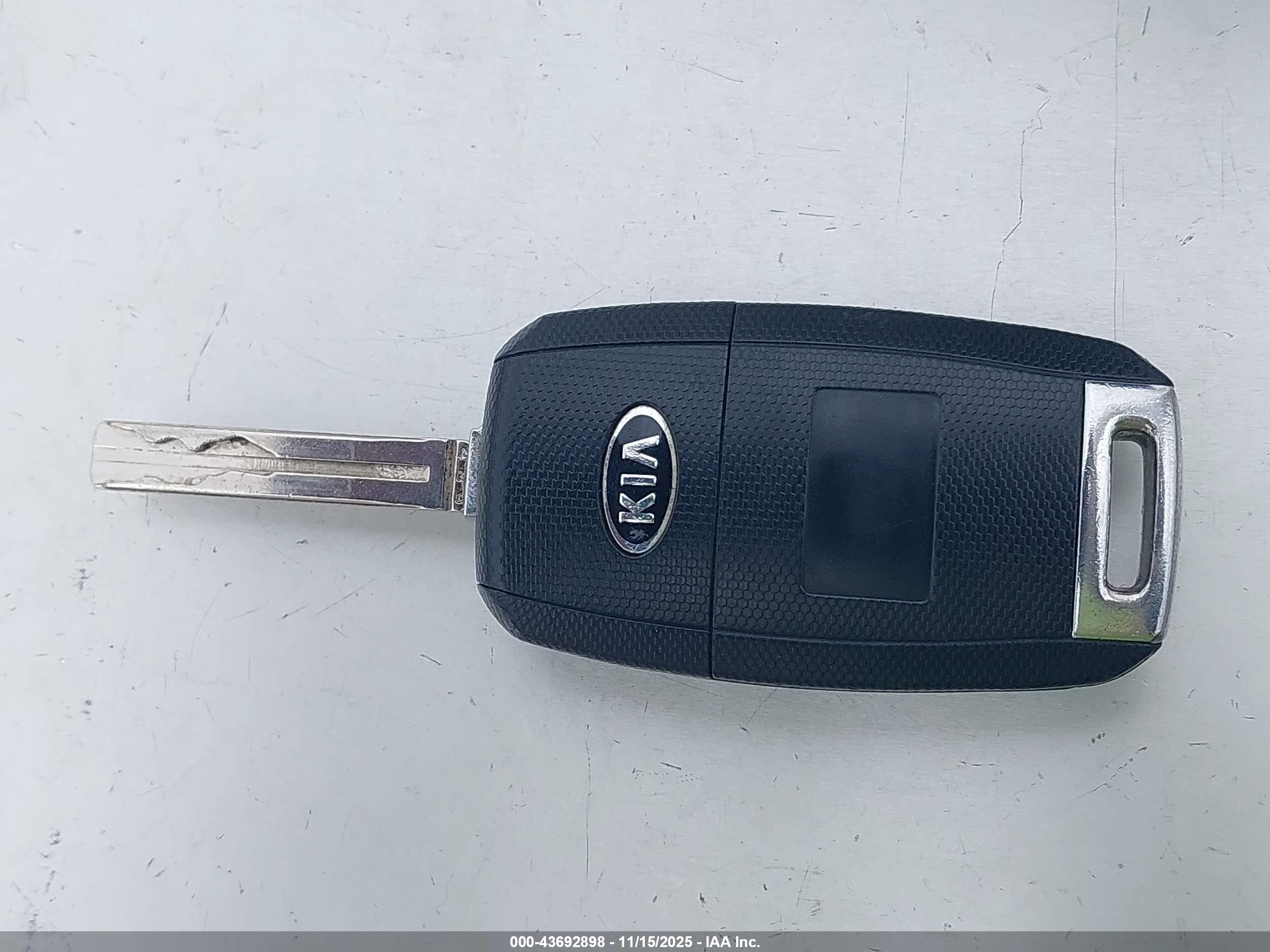 KIA SORENTO image 11