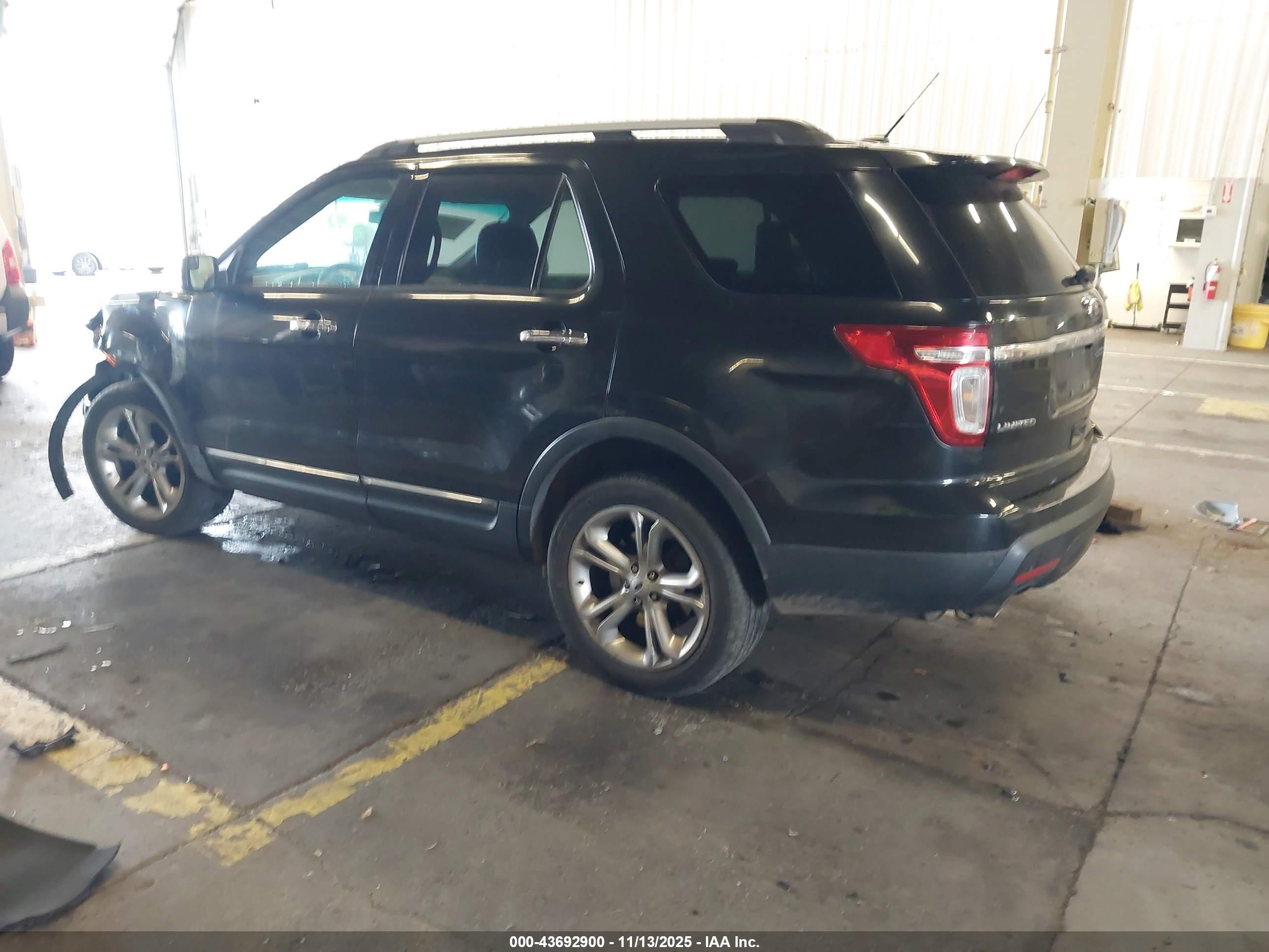 FORD EXPLORER image 3