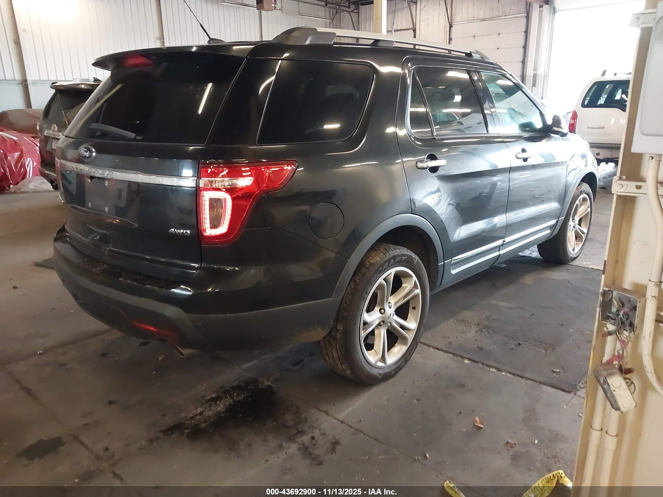 FORD EXPLORER image 4