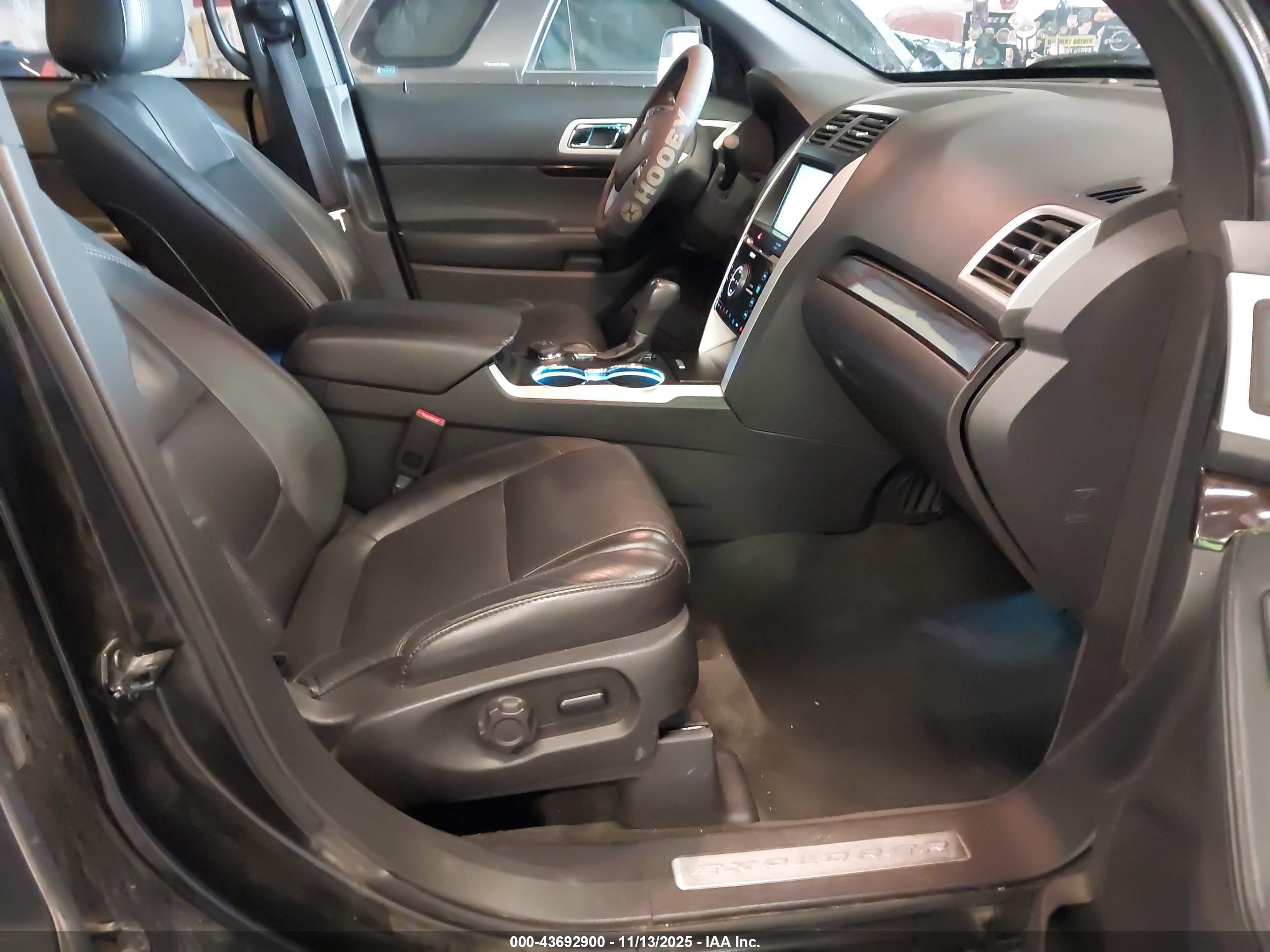 FORD EXPLORER image 5