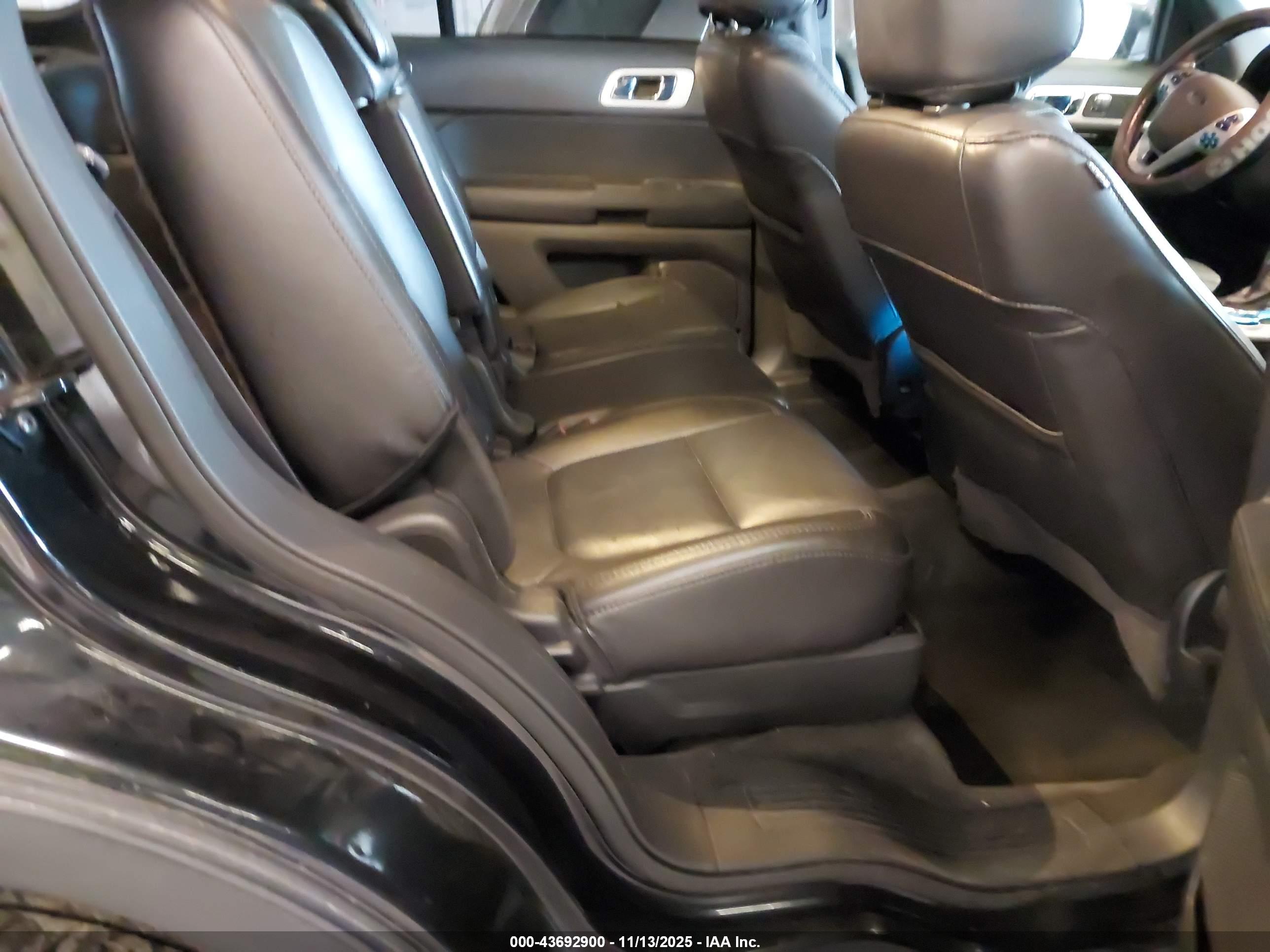 FORD EXPLORER image 8