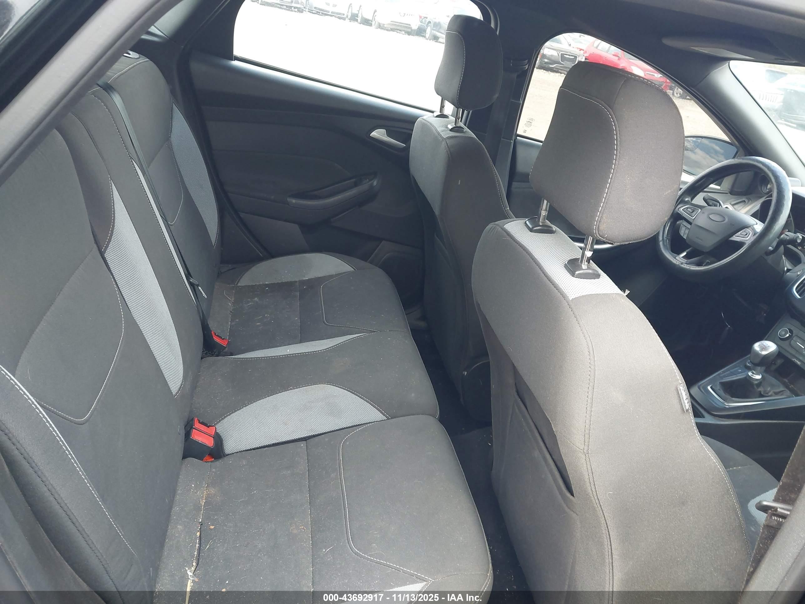 FORD FOCUS image 8