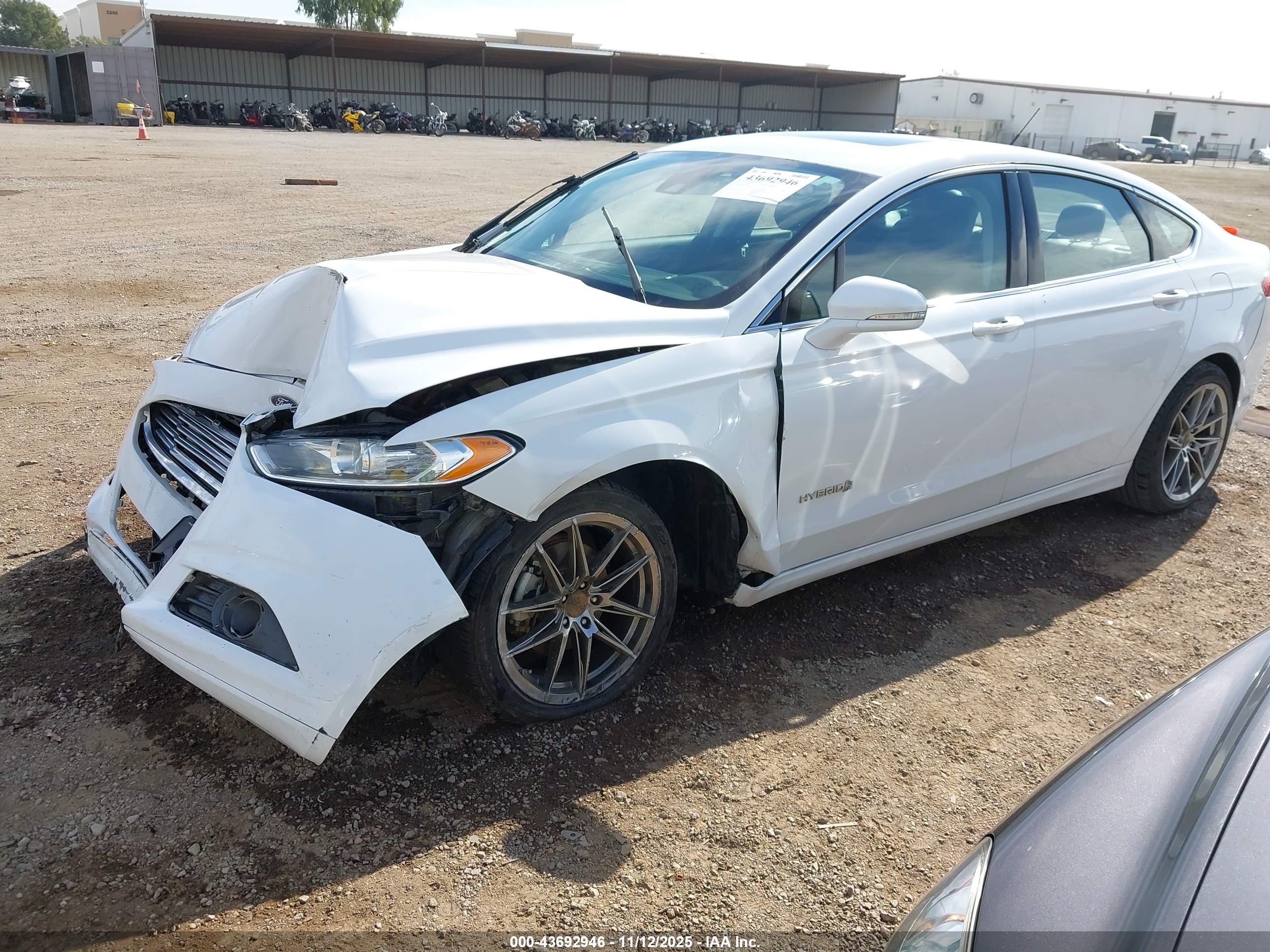 FORD FUSION image 2