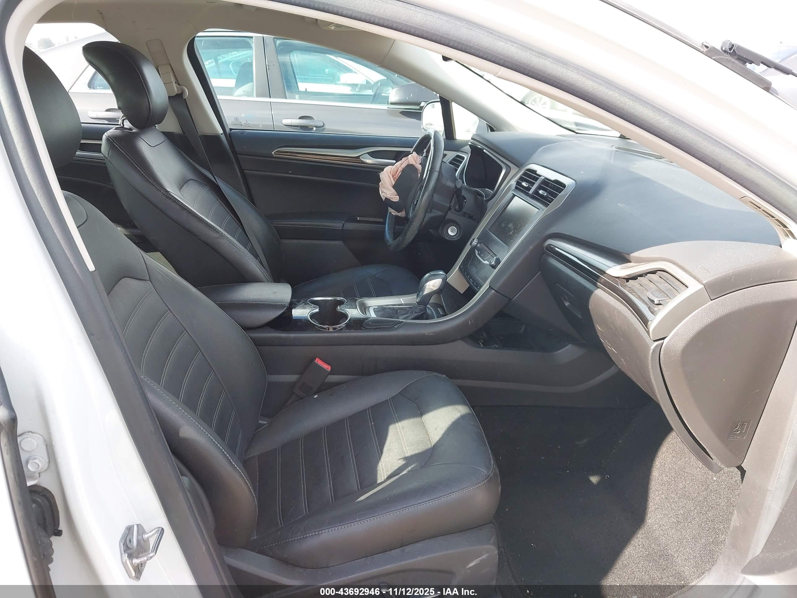 FORD FUSION image 5