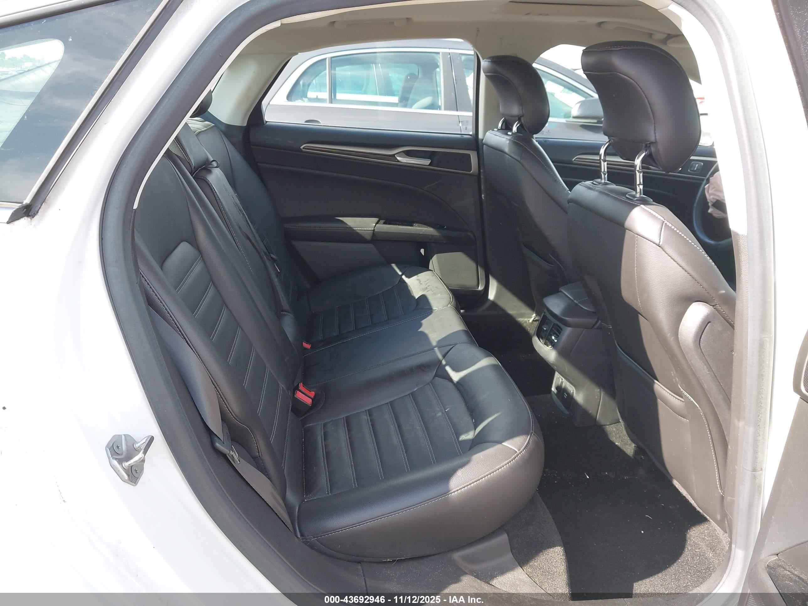 FORD FUSION image 8