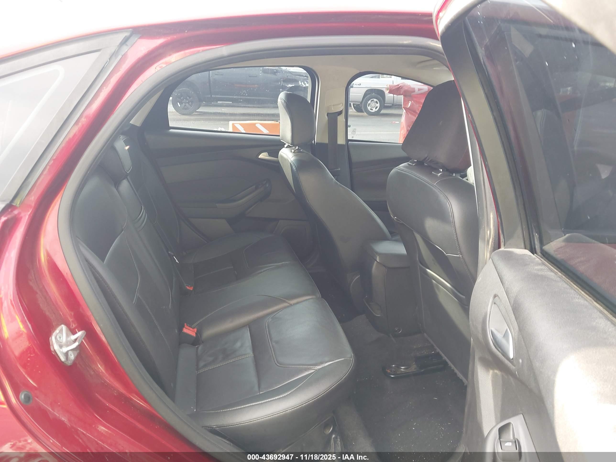 FORD FOCUS image 8