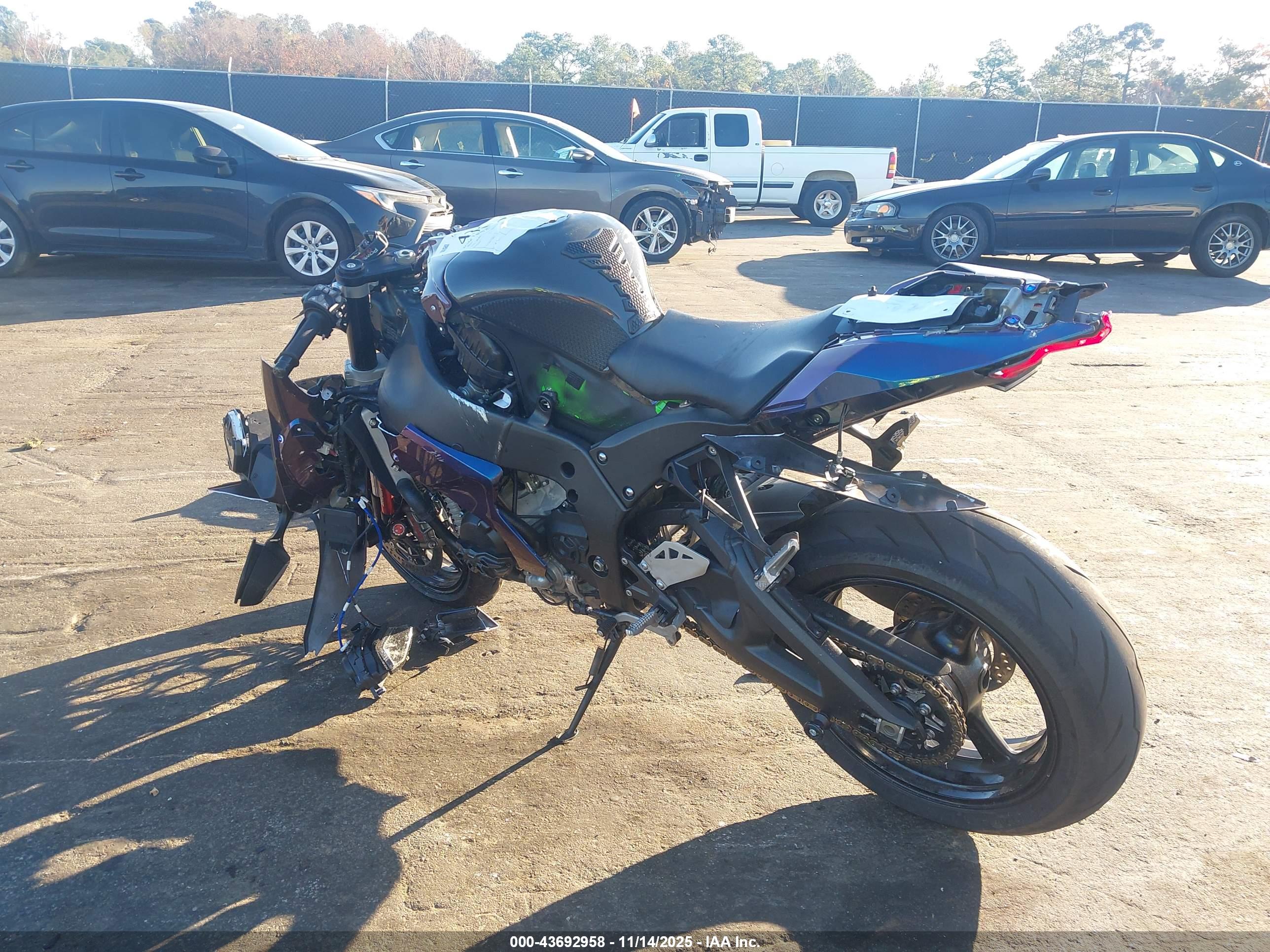 KAWASAKI ZX1002 image 3