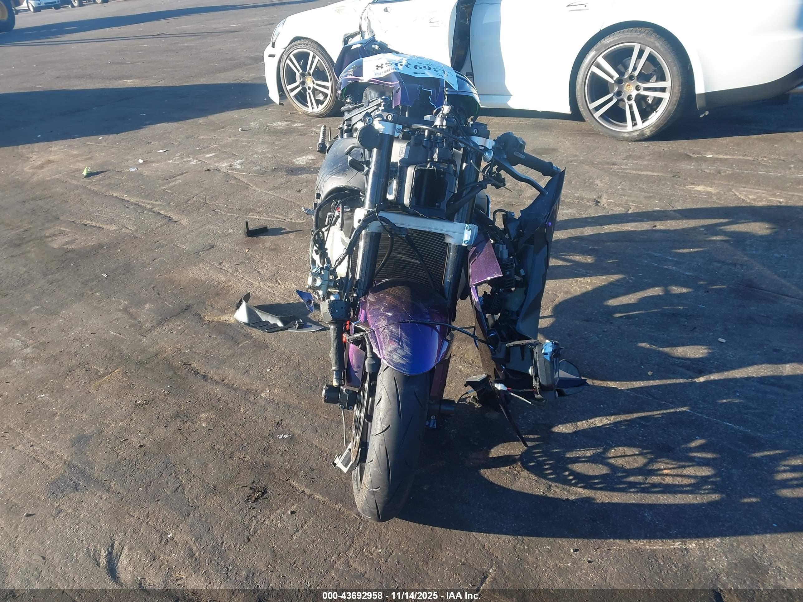 KAWASAKI ZX1002 image 5