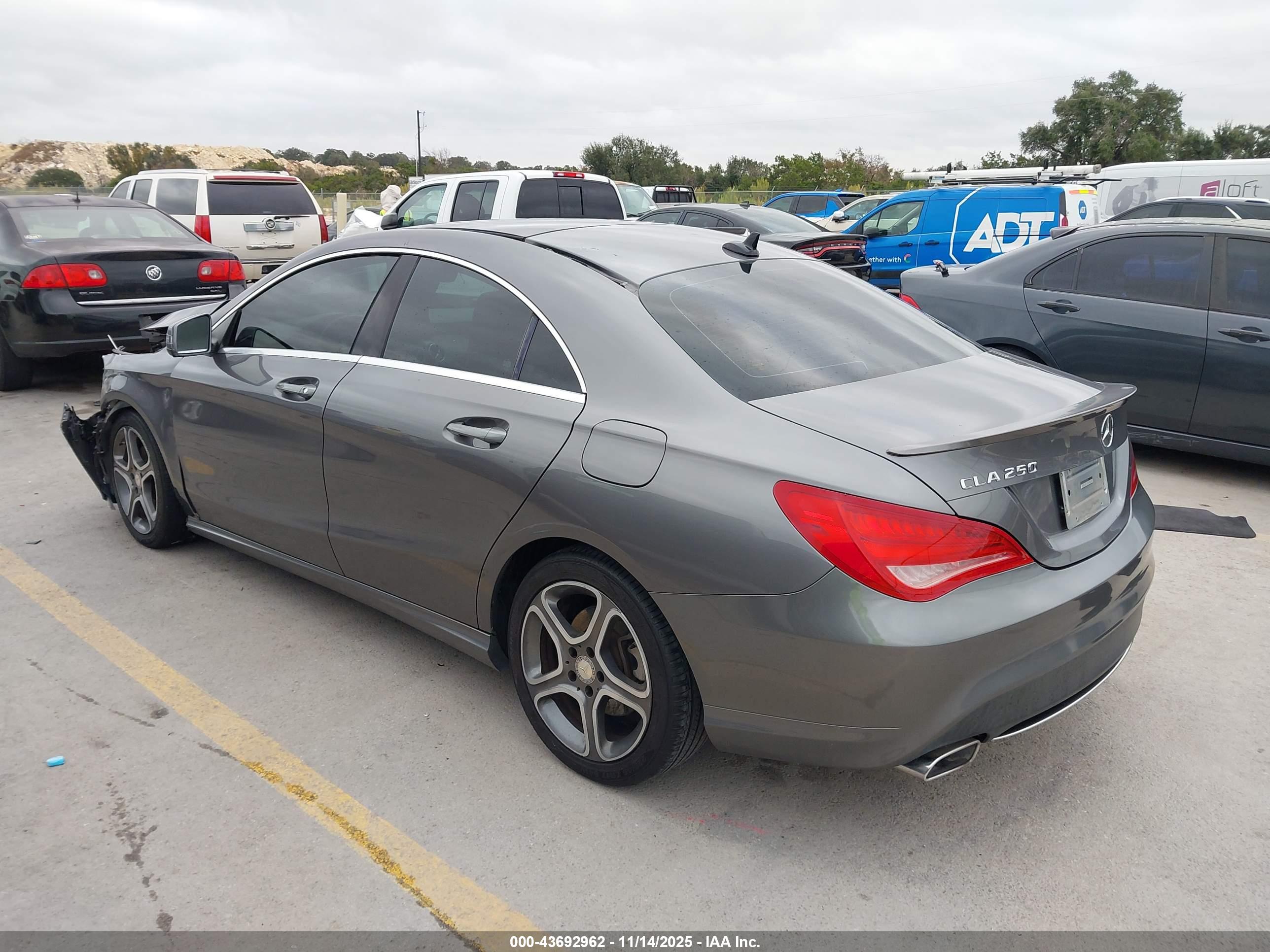 MERCEDES-BENZ CLA image 3