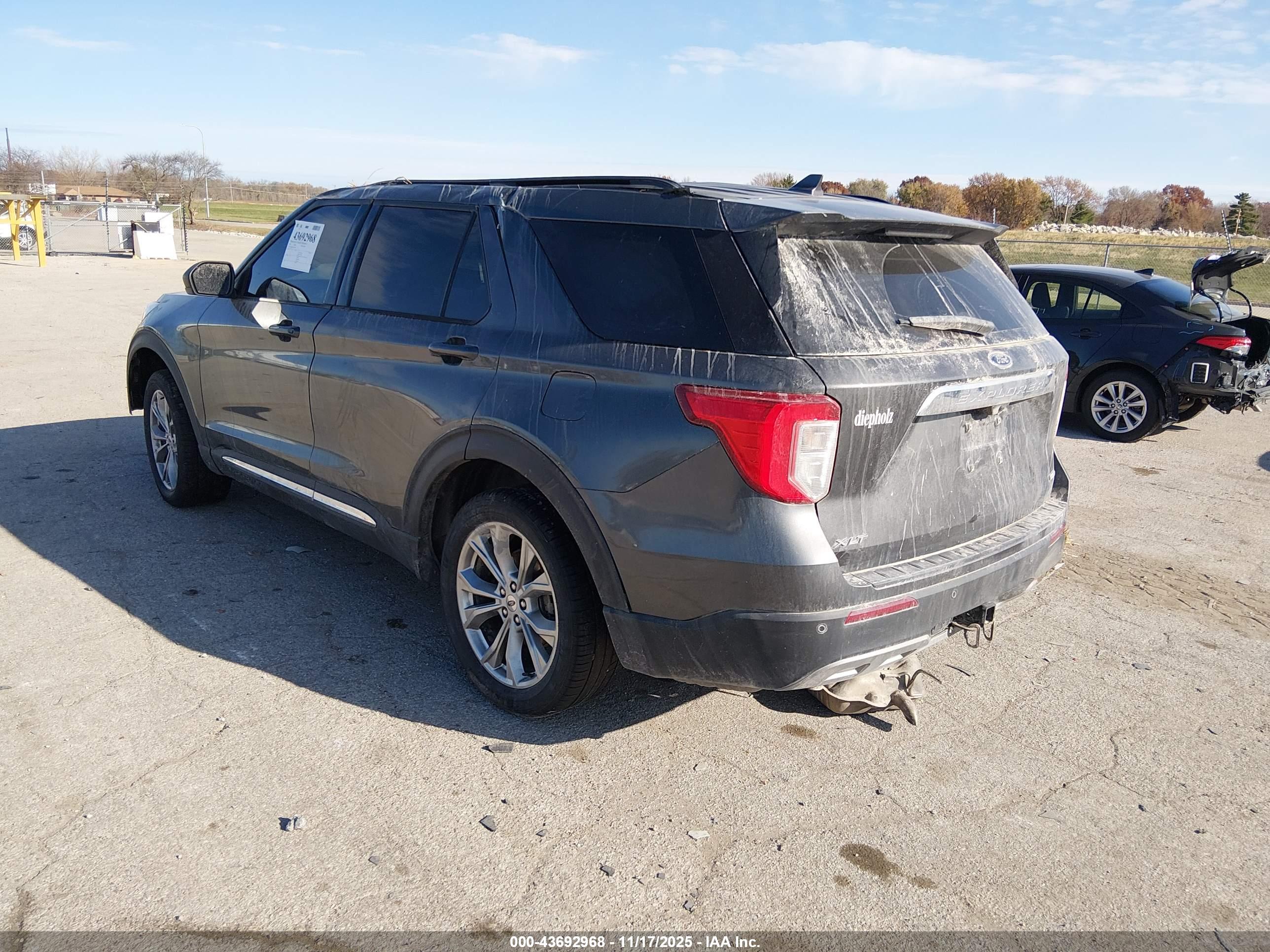 FORD EXPLORER image 3