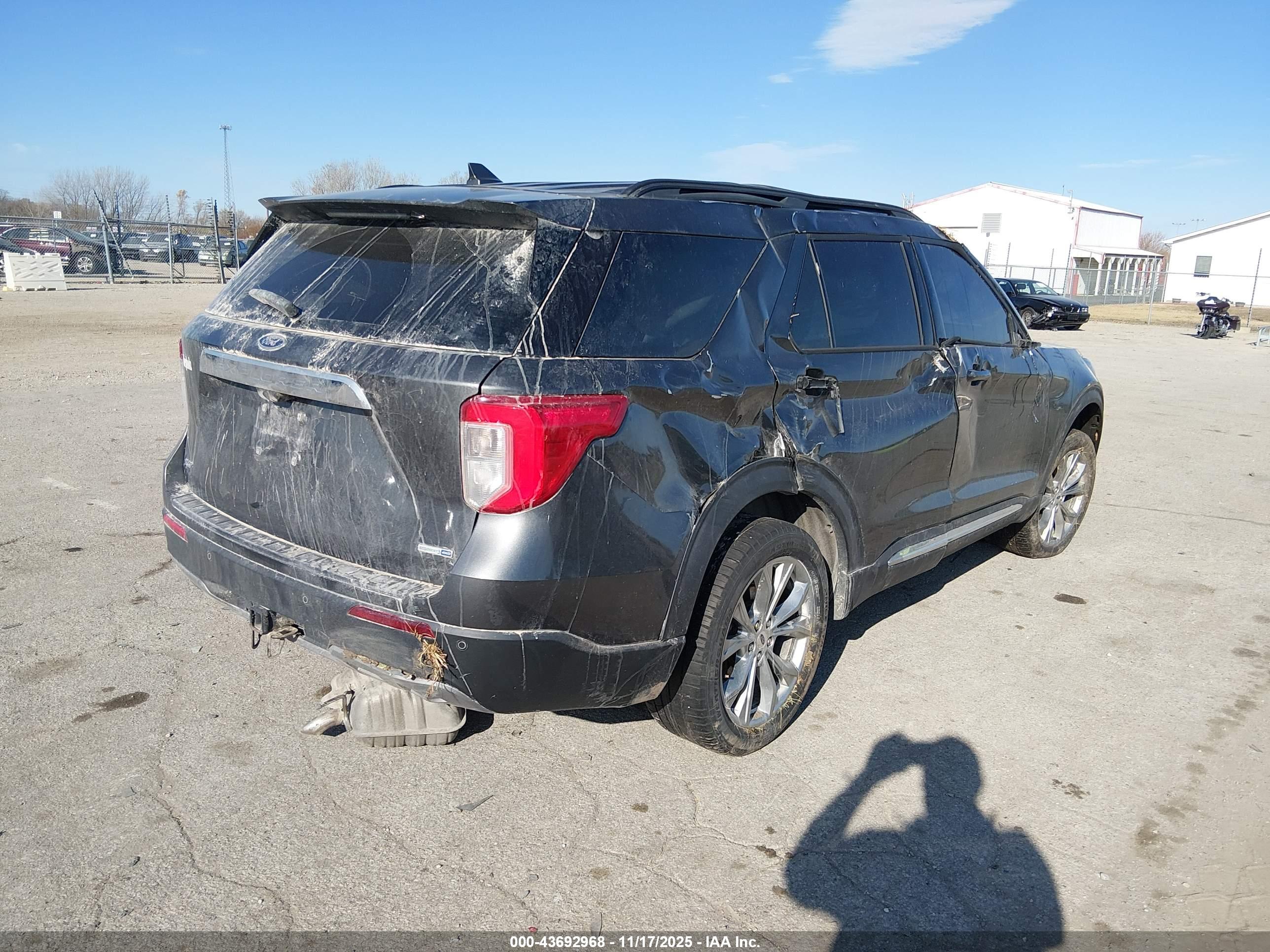 FORD EXPLORER image 4
